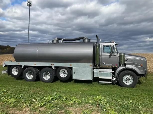 2016 Western Star 4900 Vacuum Tank Truck (5,200gal) - image 9