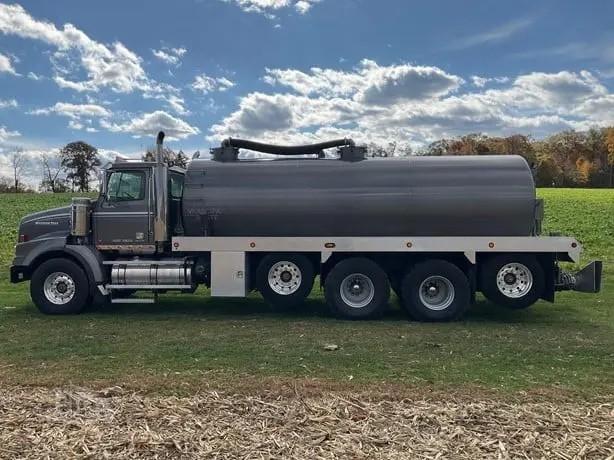 2016 Western Star 4900 Vacuum Tank Truck (5,200gal) - image 3