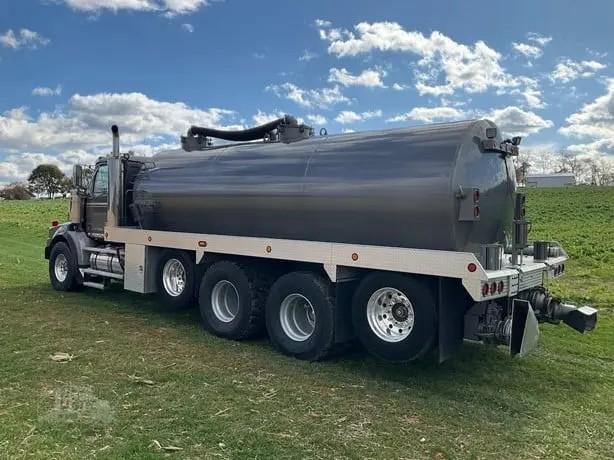 2016 Western Star 4900 Vacuum Tank Truck (5,200gal) - image 4