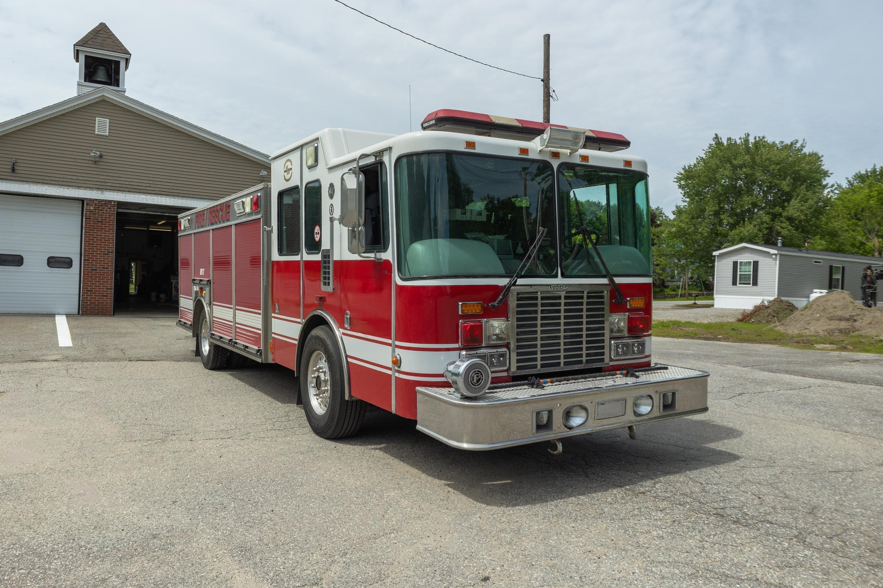2004 HME Heavy Rescue - image 2