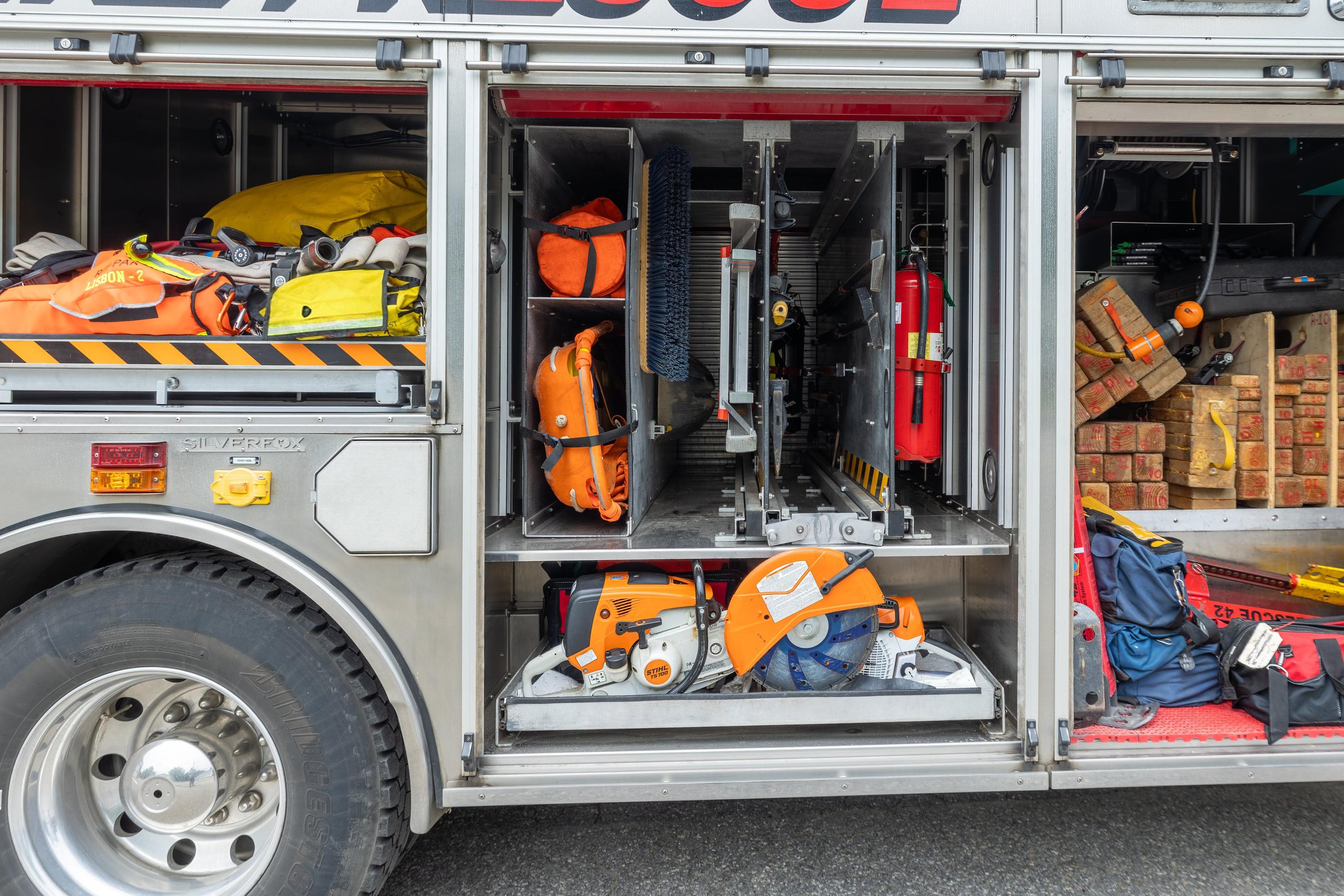 2004 HME Heavy Rescue - image 29