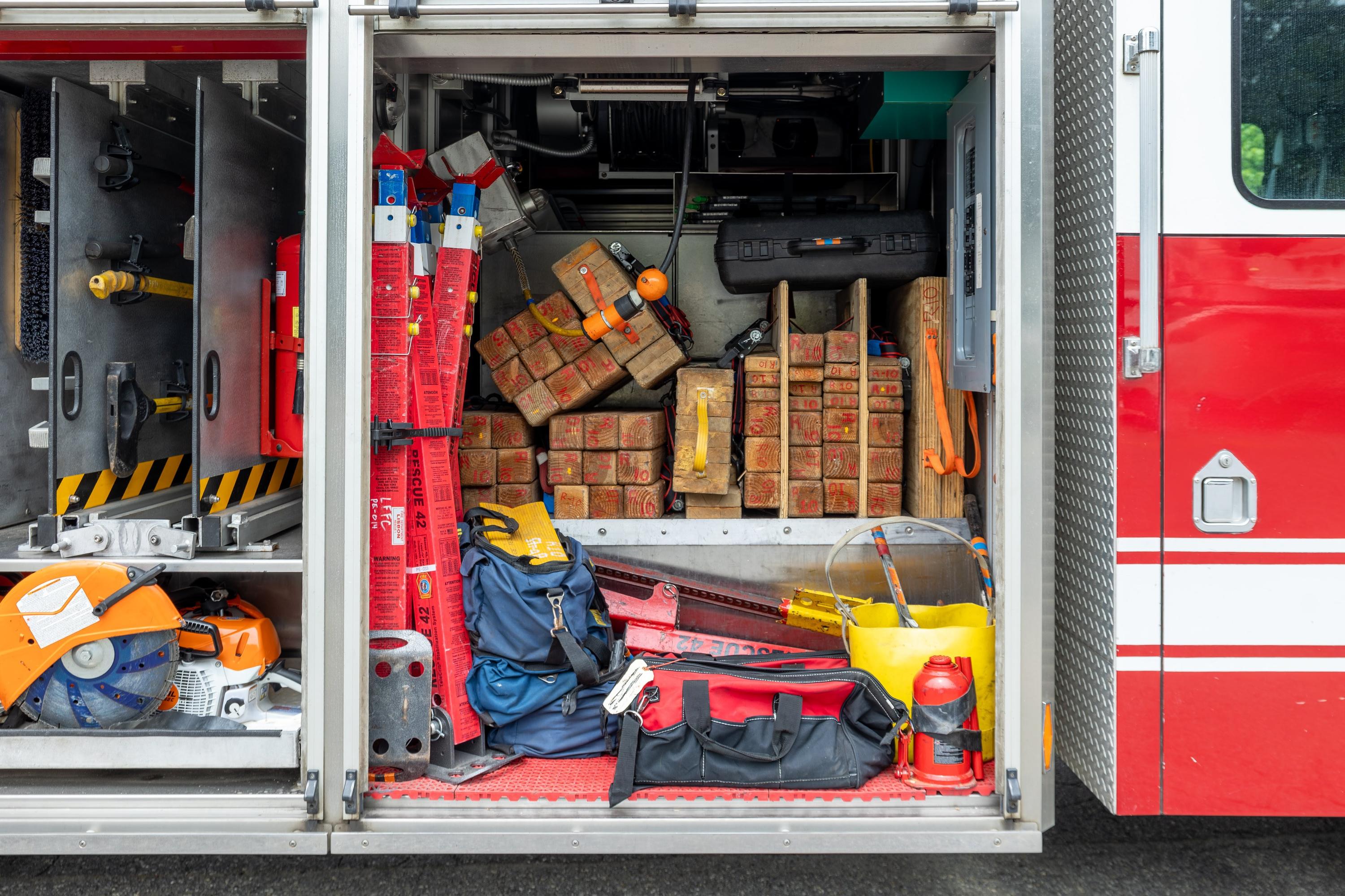 2004 HME Heavy Rescue - image 20