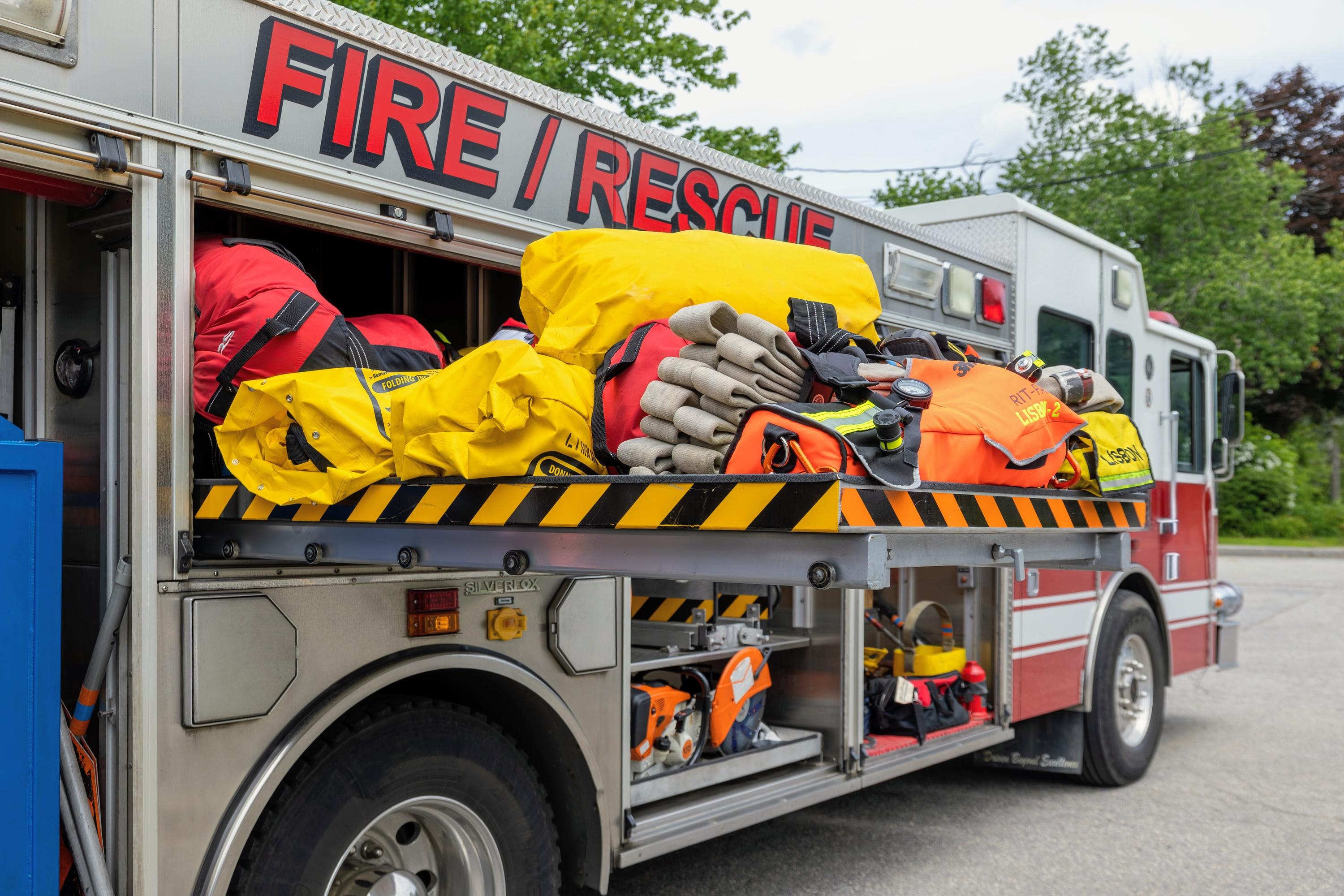 2004 HME Heavy Rescue - image 21