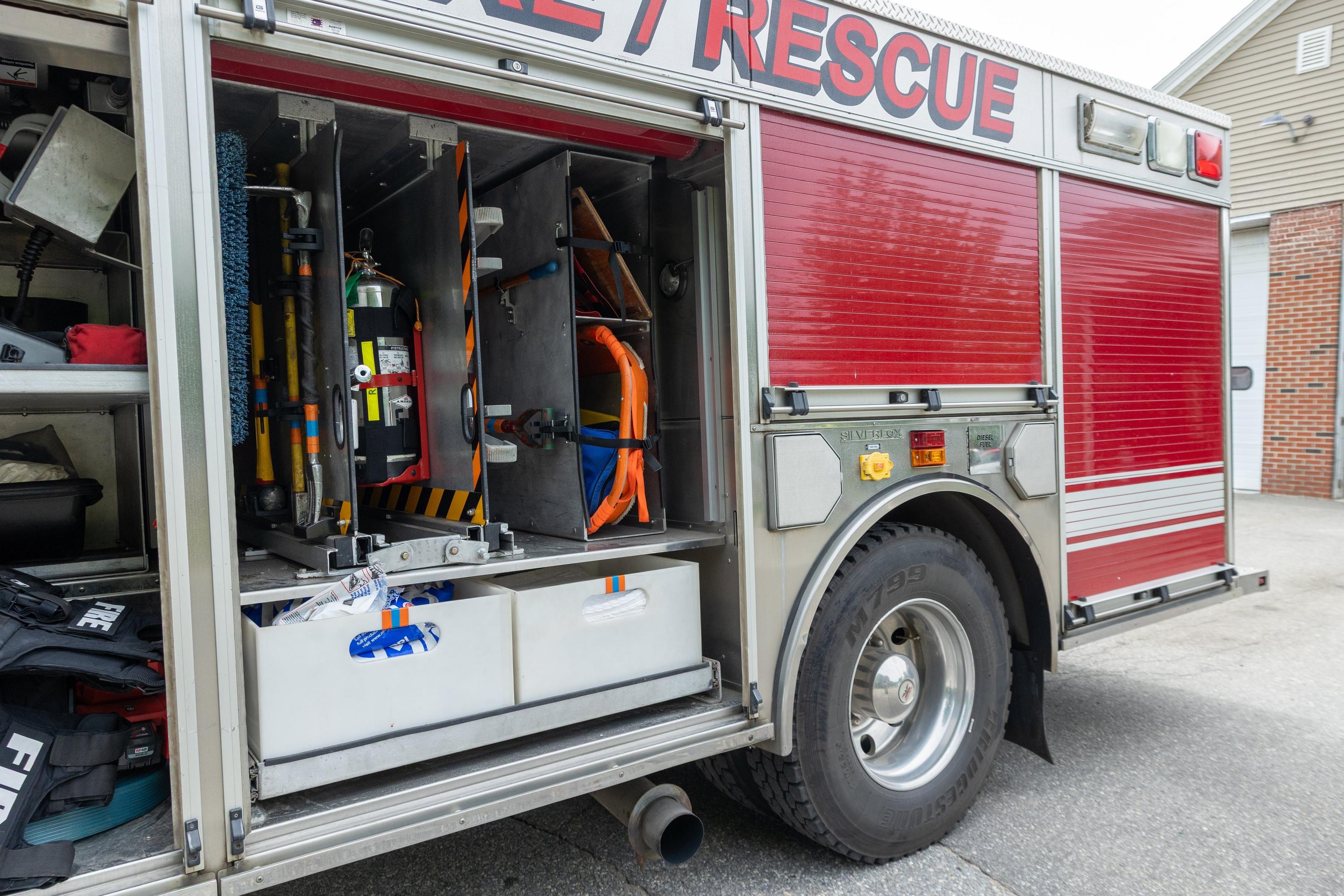 2004 HME Heavy Rescue - image 9