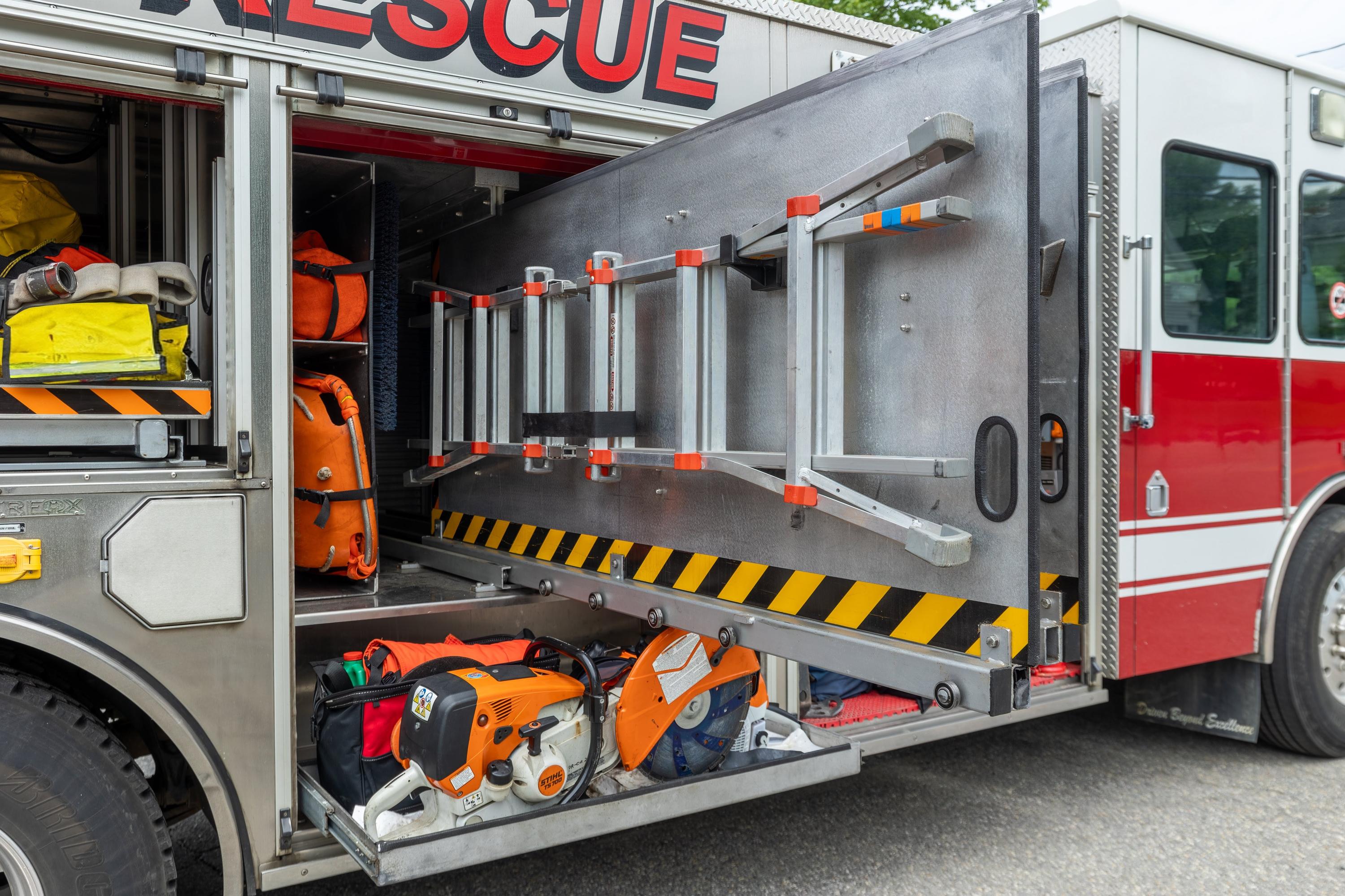 2004 HME Heavy Rescue - image 26