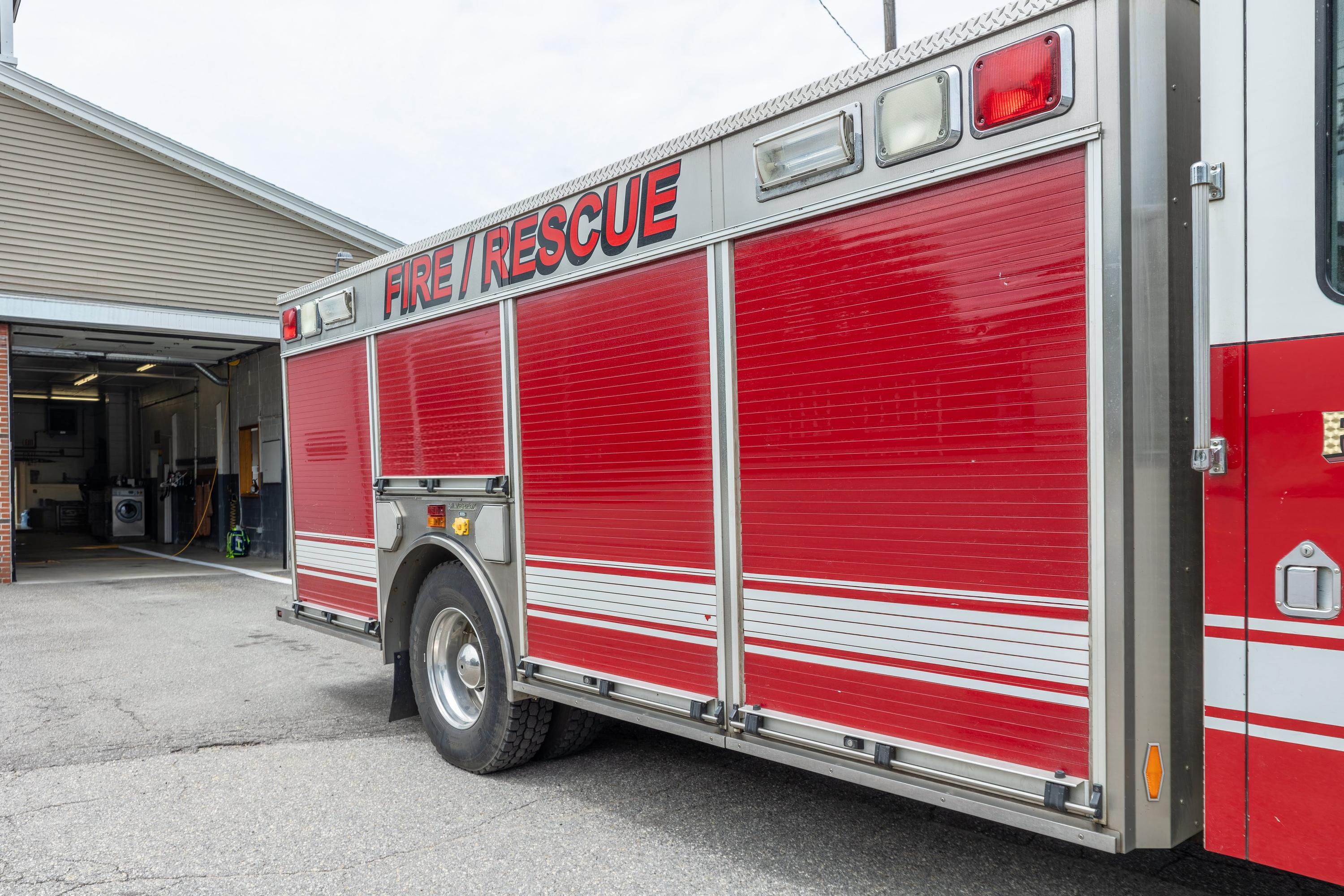2004 HME Heavy Rescue - image 19