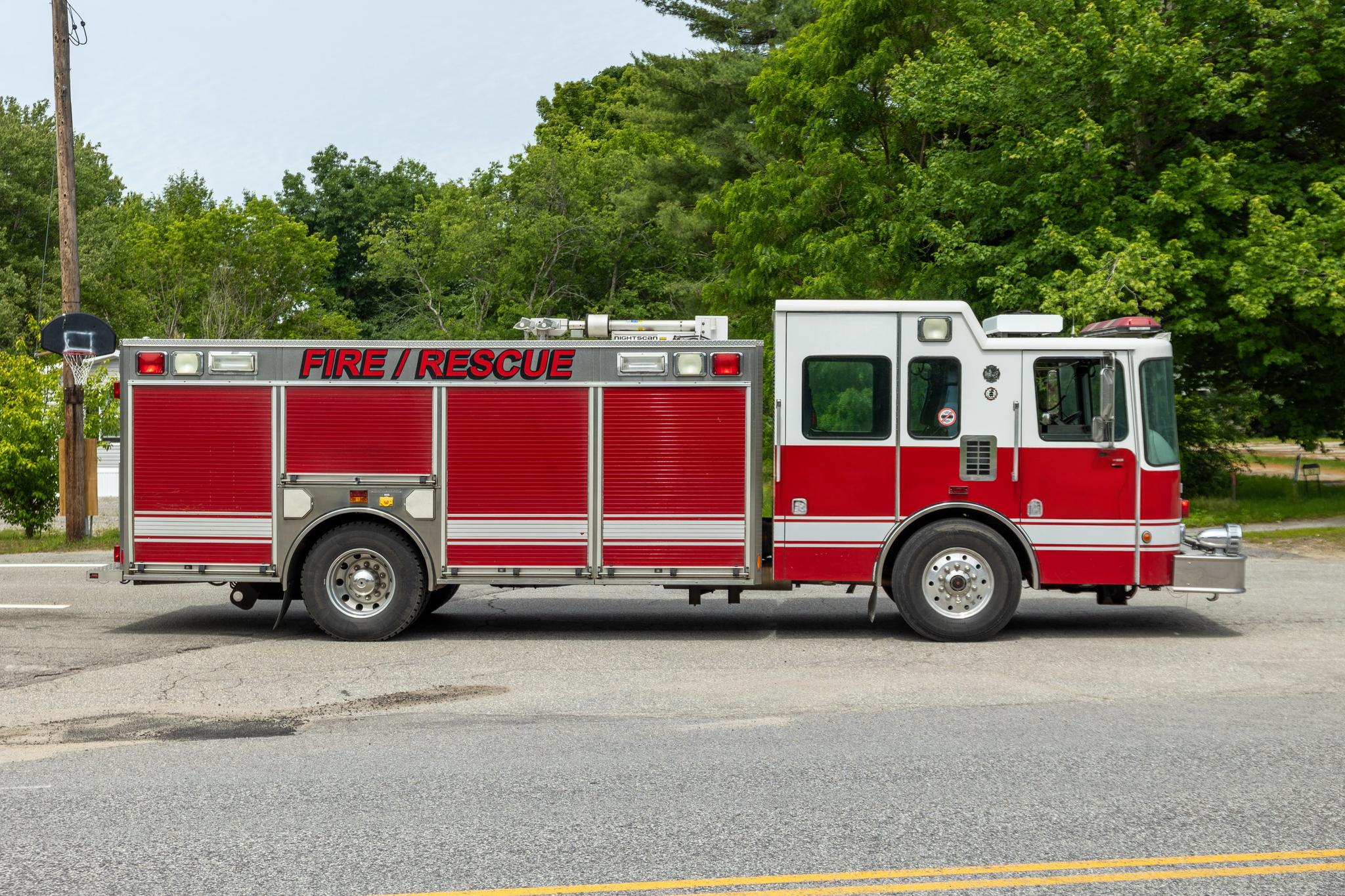 2004 HME Heavy Rescue - image 4