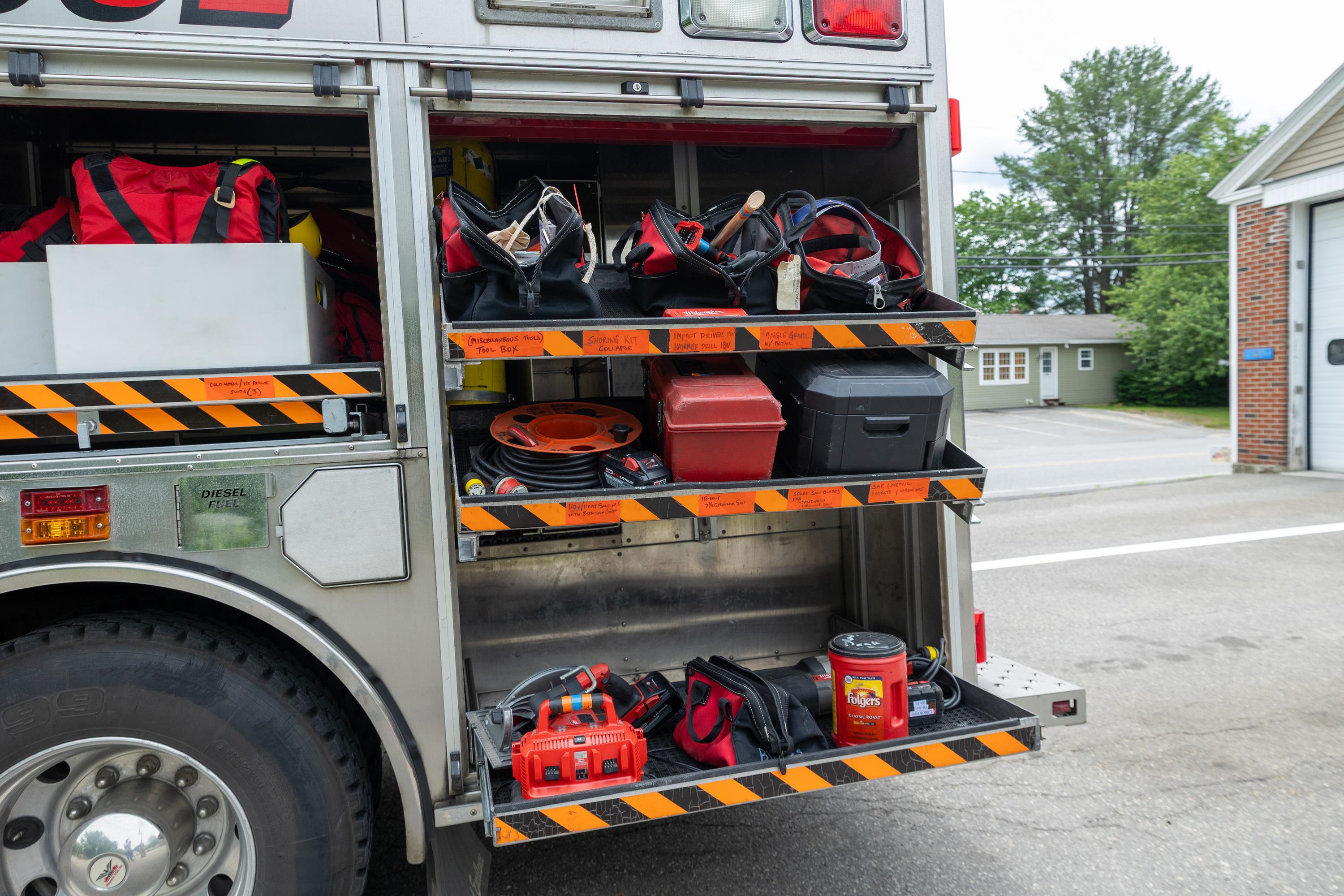 2004 HME Heavy Rescue - image 13
