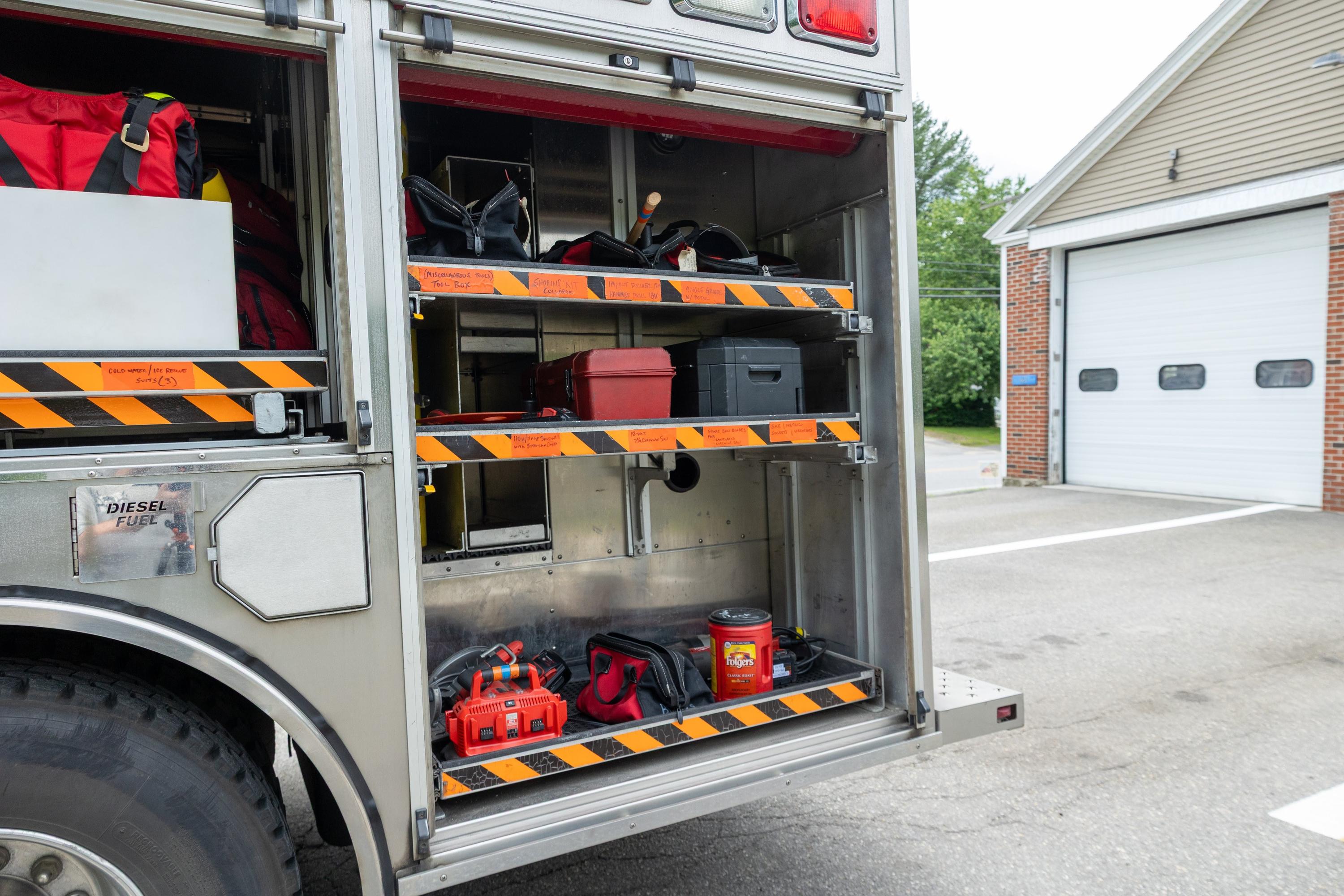 2004 HME Heavy Rescue - image 12