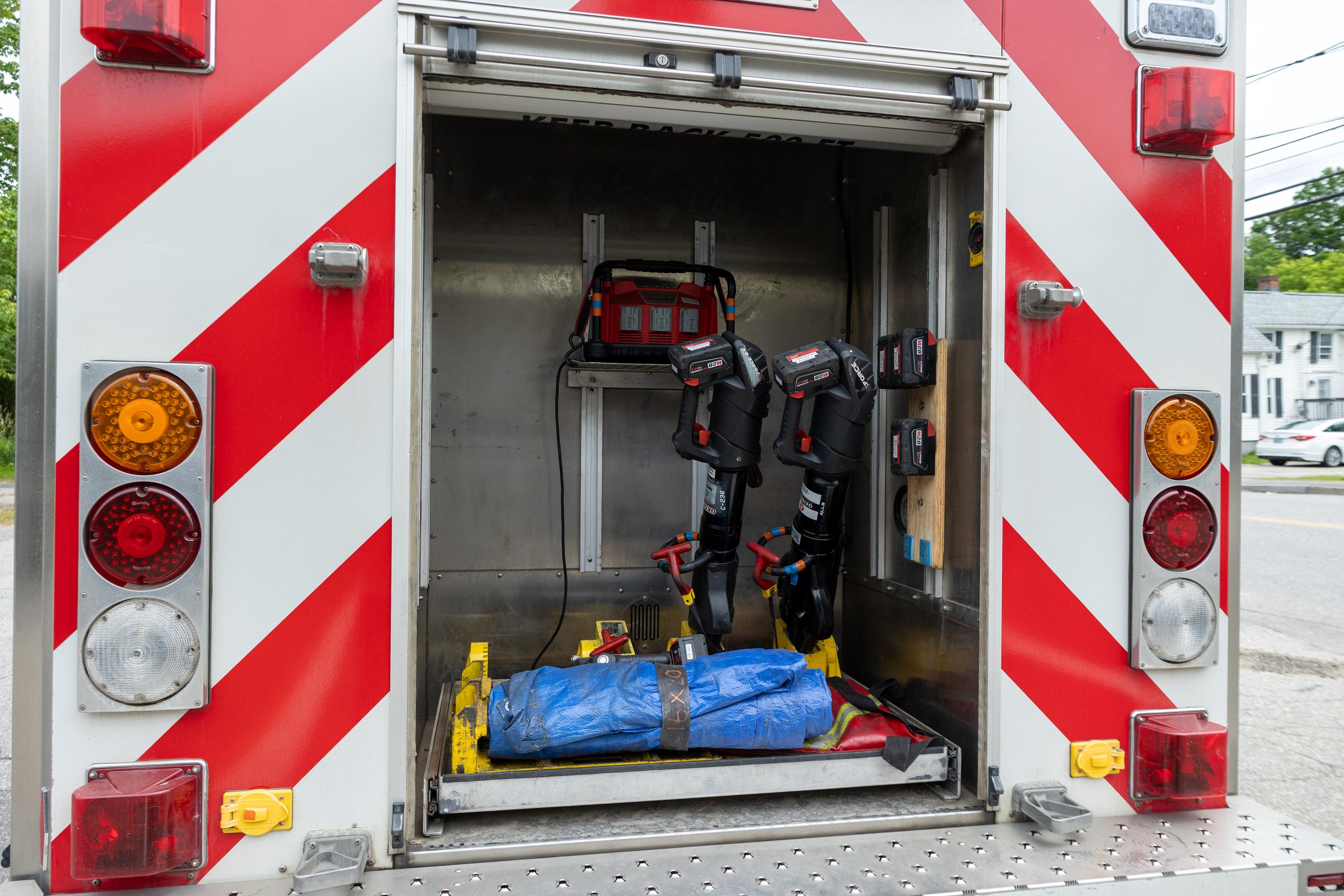 2004 HME Heavy Rescue - image 14