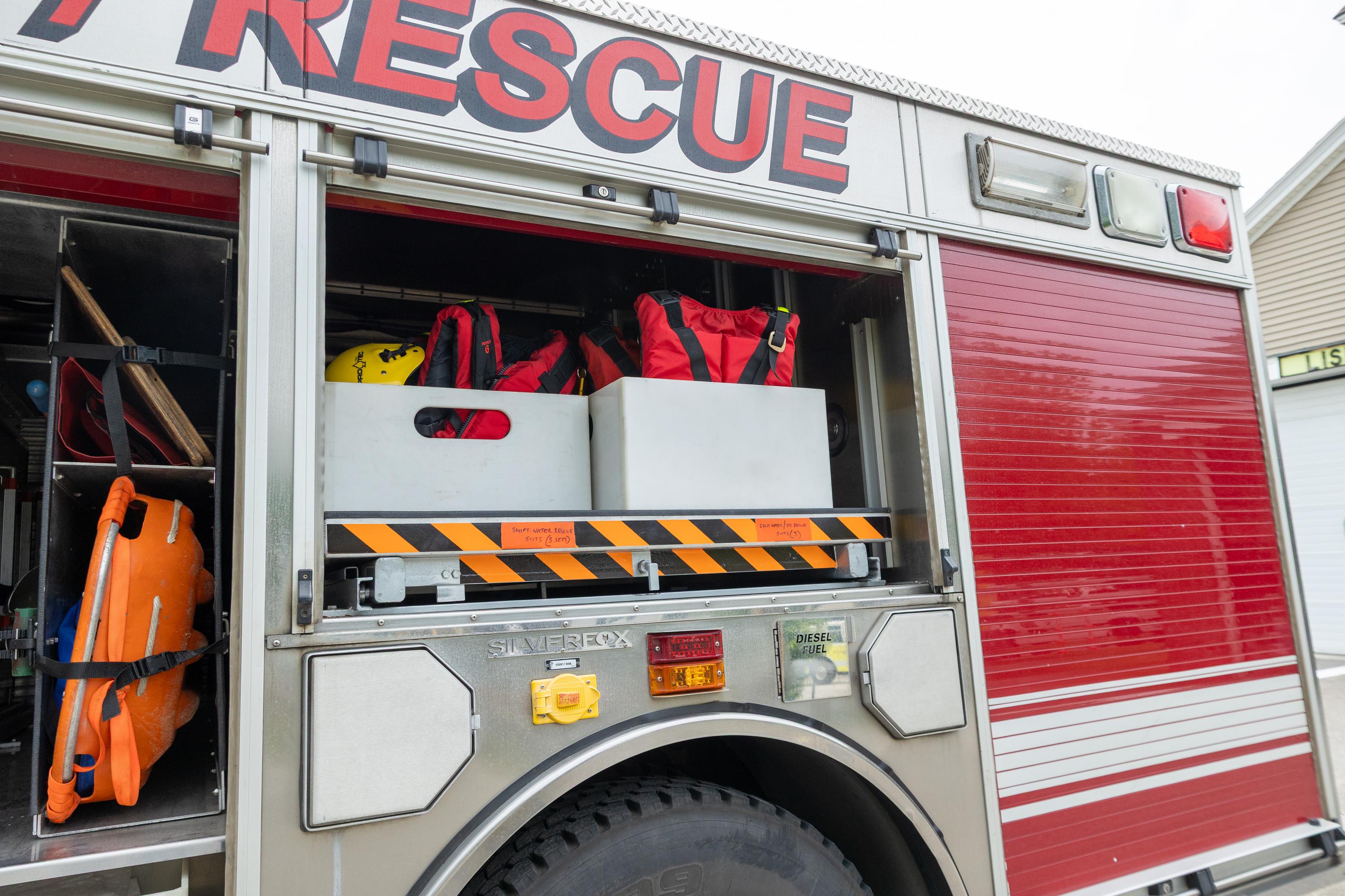 2004 HME Heavy Rescue - image 11