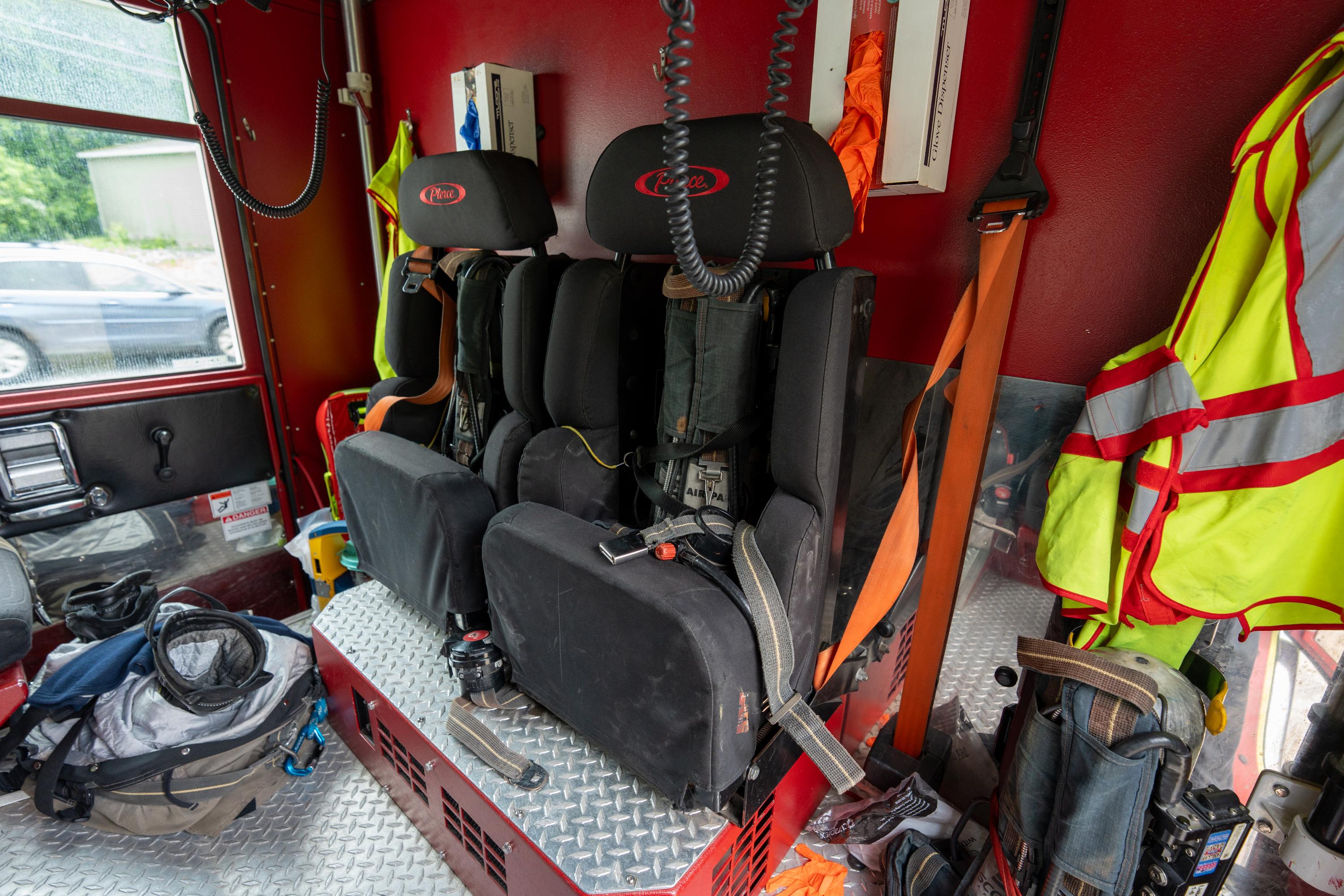 2004 HME Heavy Rescue - image 16