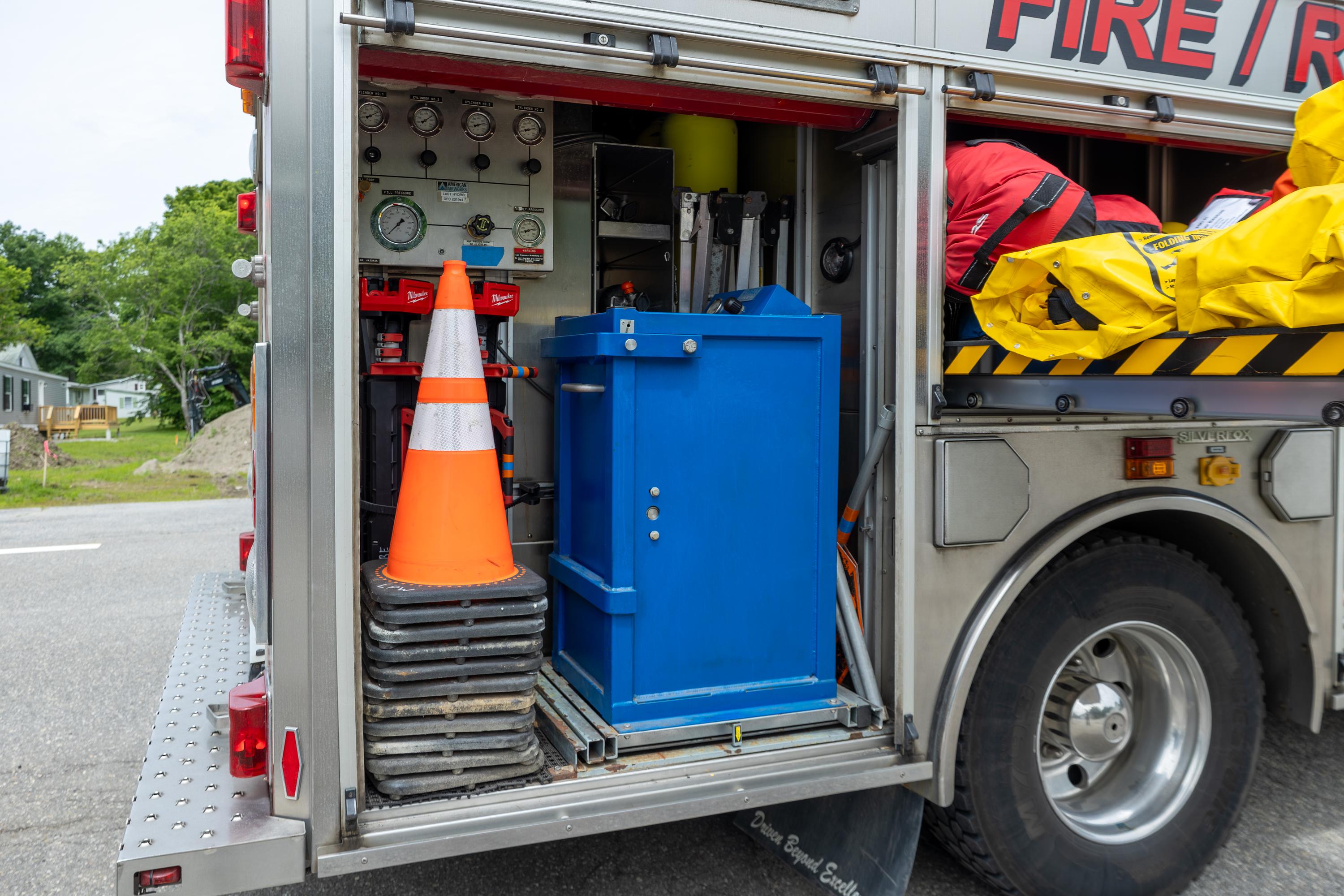 2004 HME Heavy Rescue - image 22