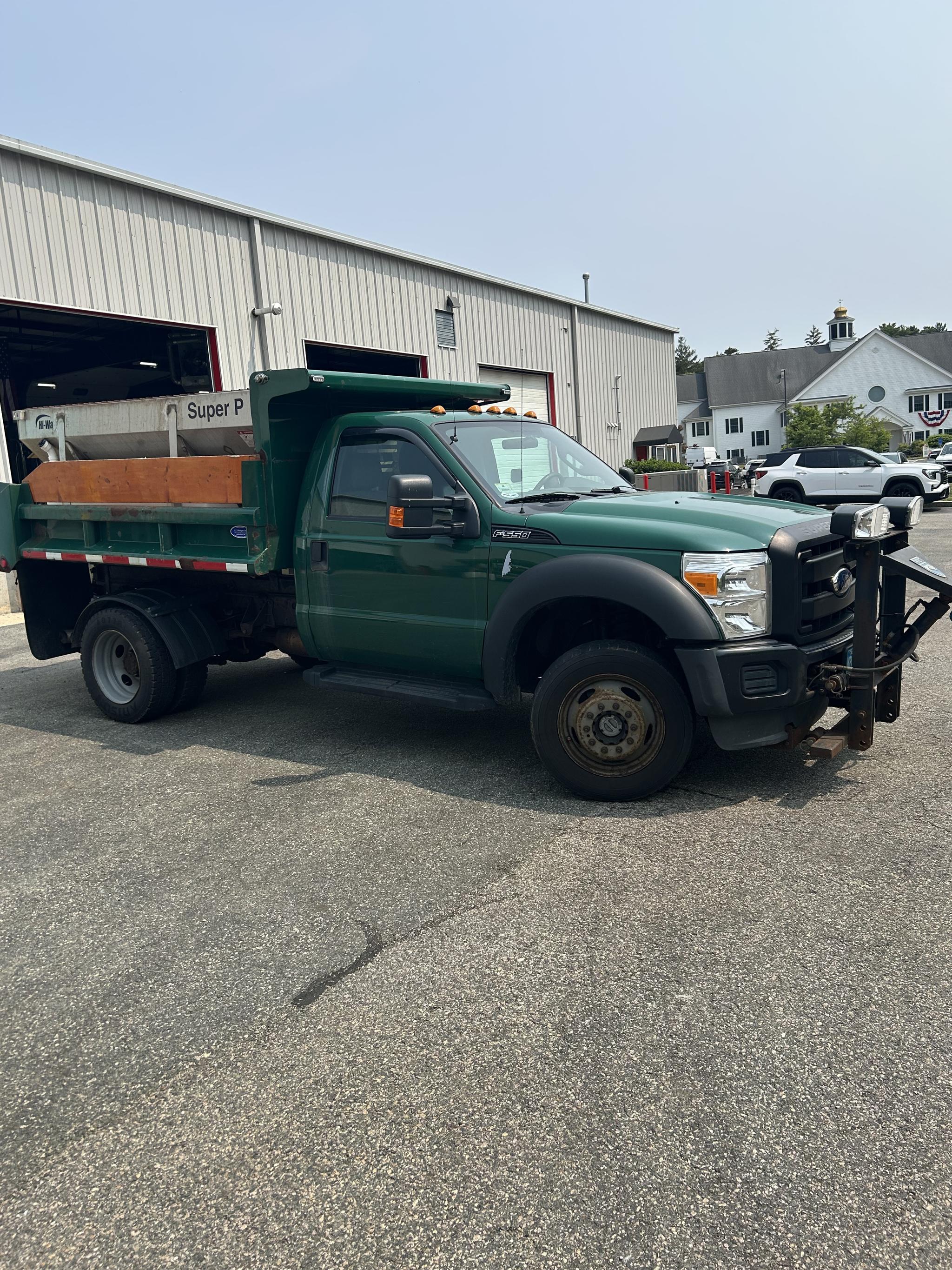 2012 Ford F-550 6.7L 4x4 Spreader - image 3