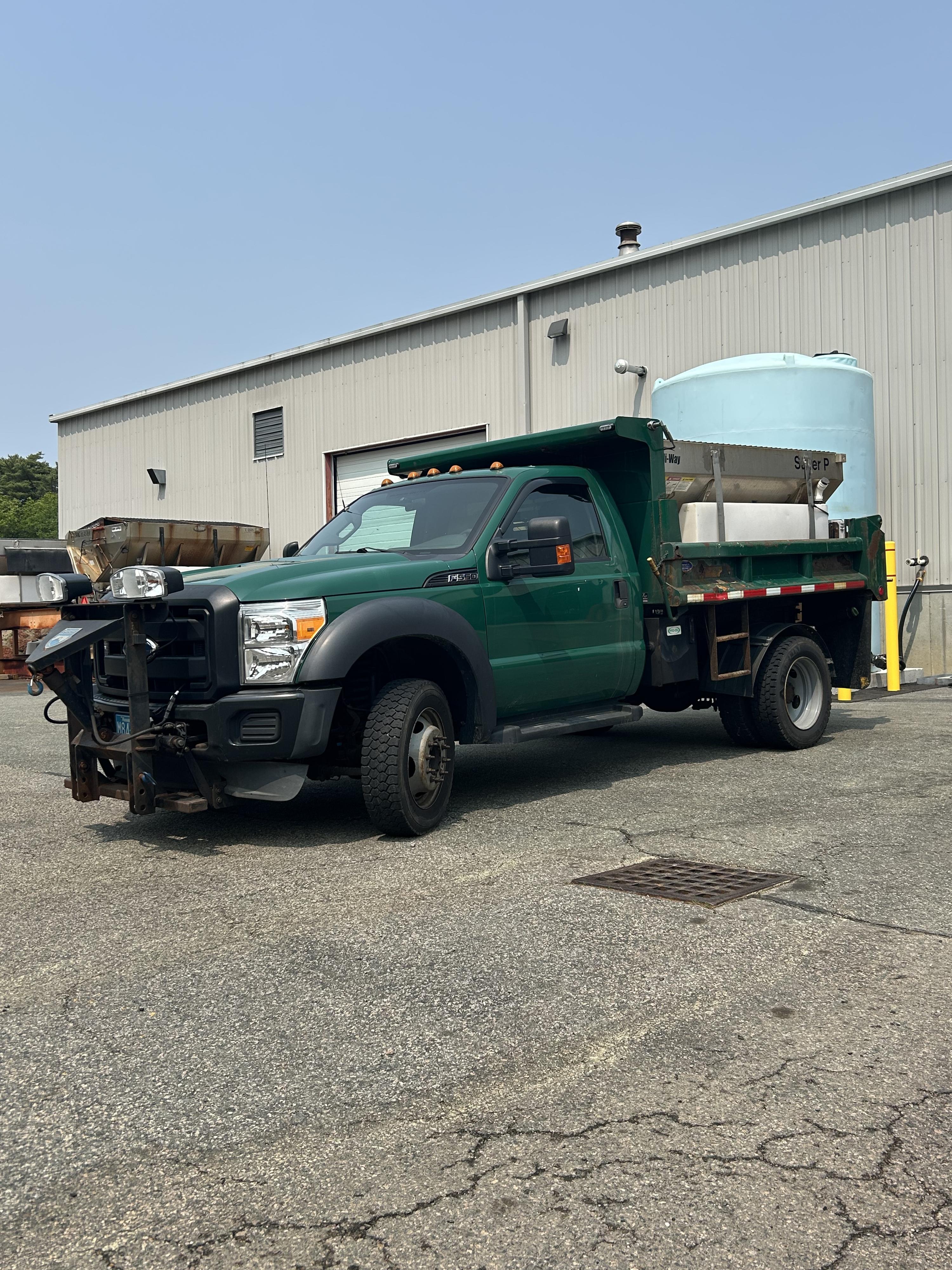 2012 Ford F-550 6.7L 4x4 Spreader - image 1