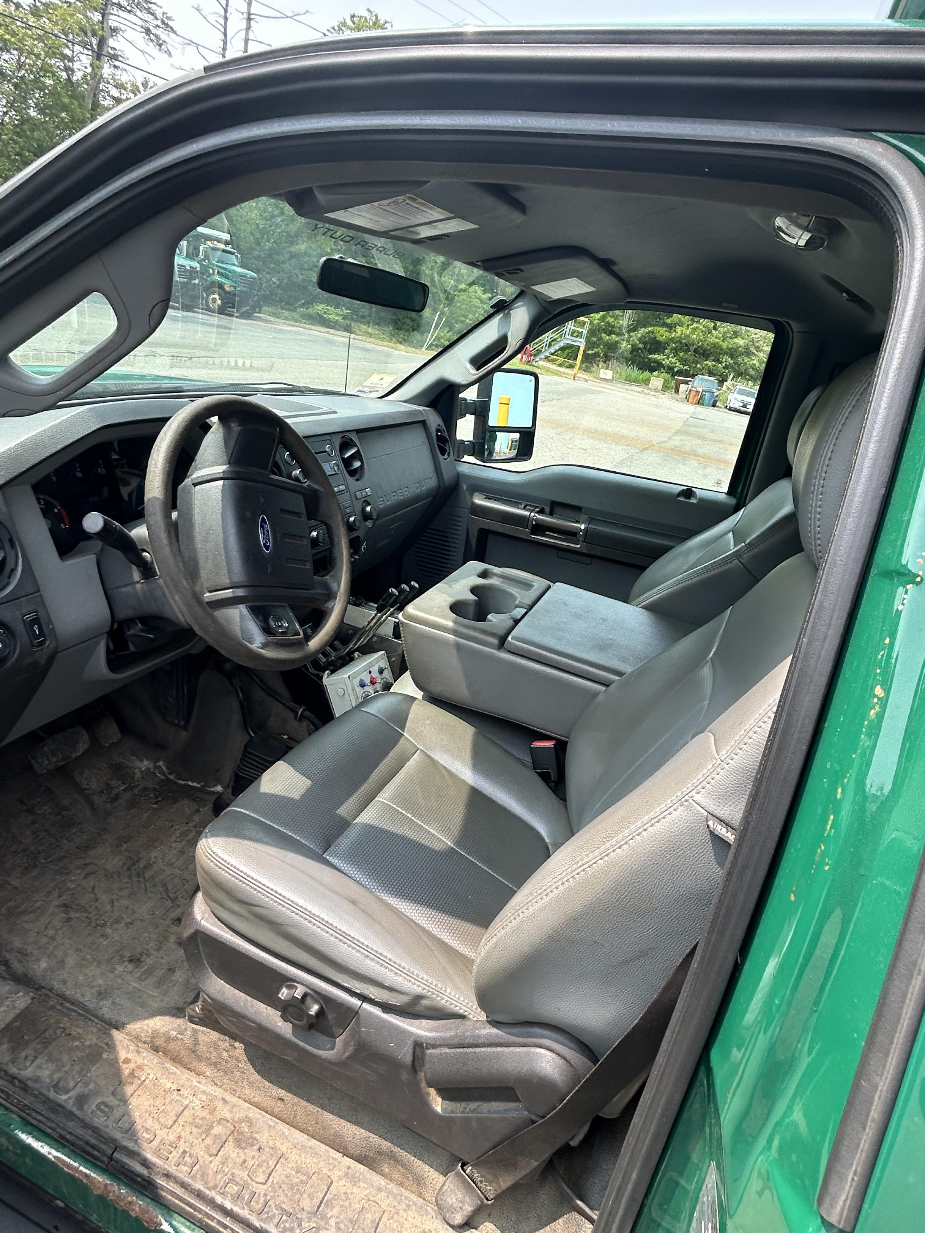 2012 Ford F-550 6.7L 4x4 Spreader - image 7
