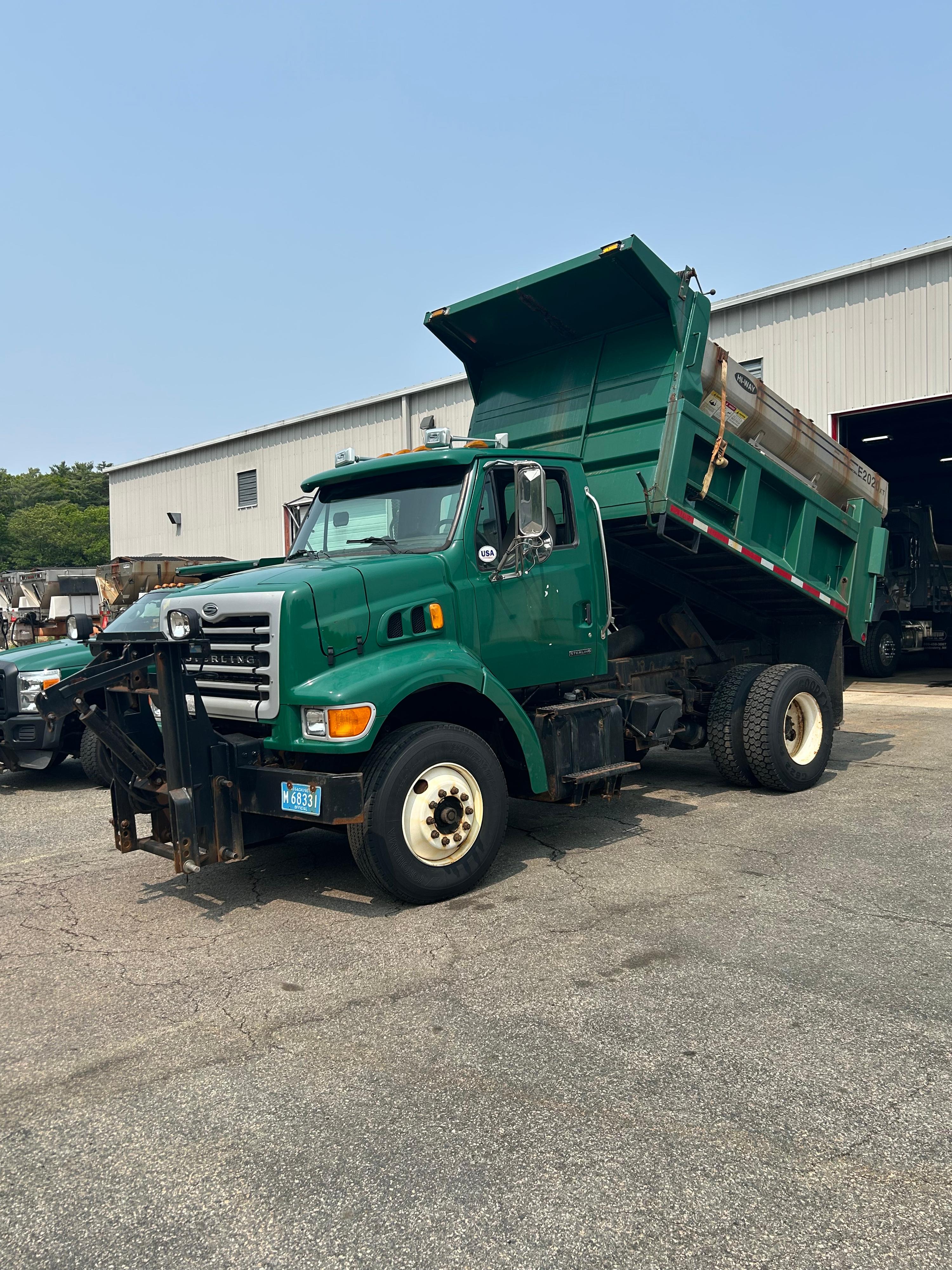 2002 Sterling L7500 6YD Hiway 2020XT Spreader - image 10