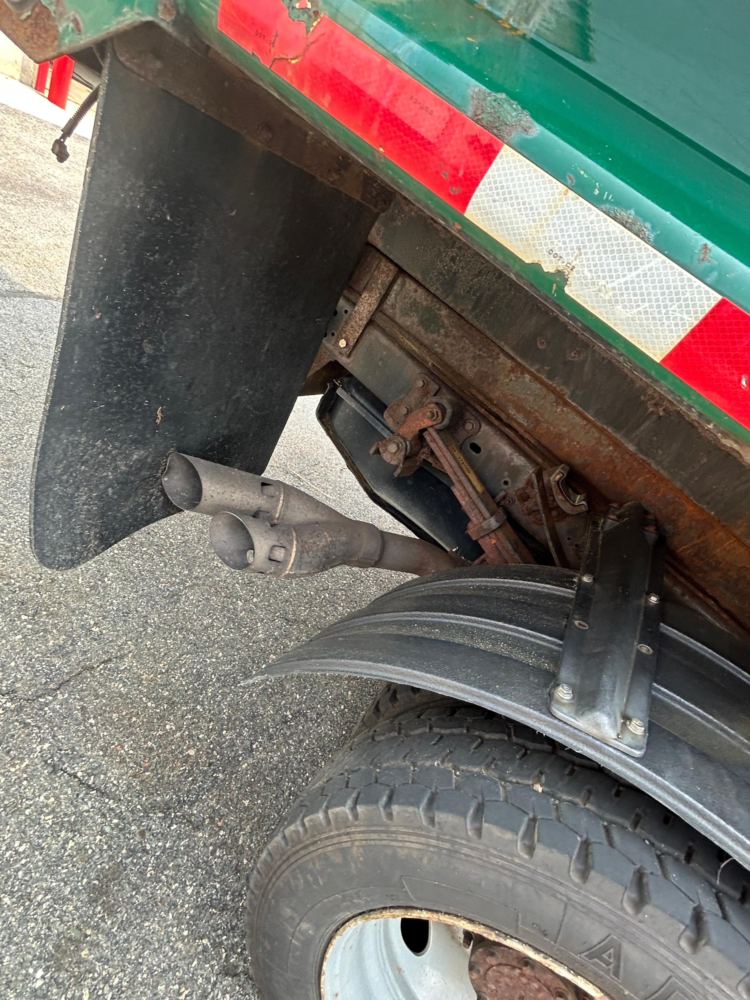 2012 Ford F-550 6.7L 4x4 Spreader - image 10