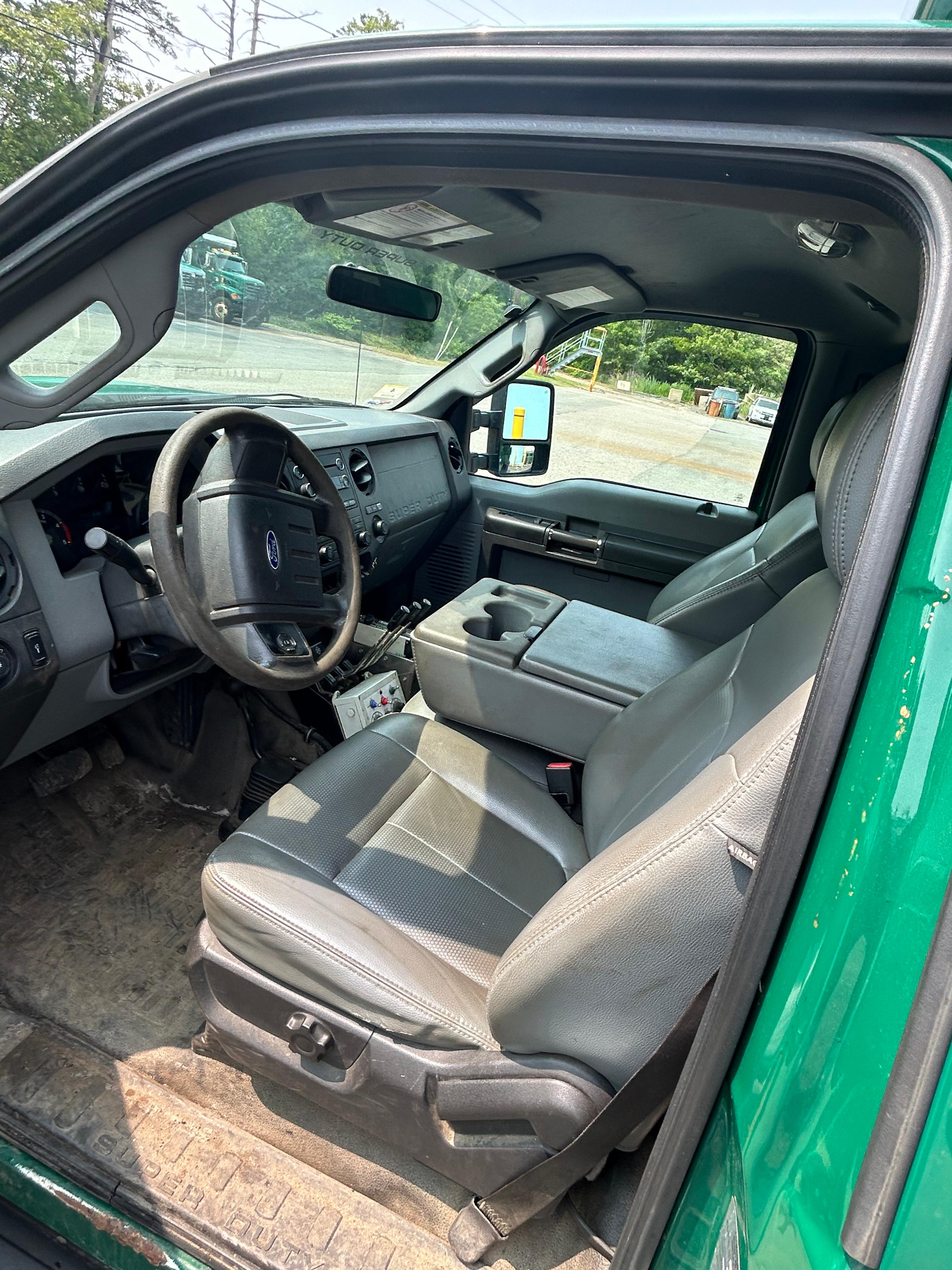 2012 Ford F-550 6.7L 4x4 Spreader - image 17