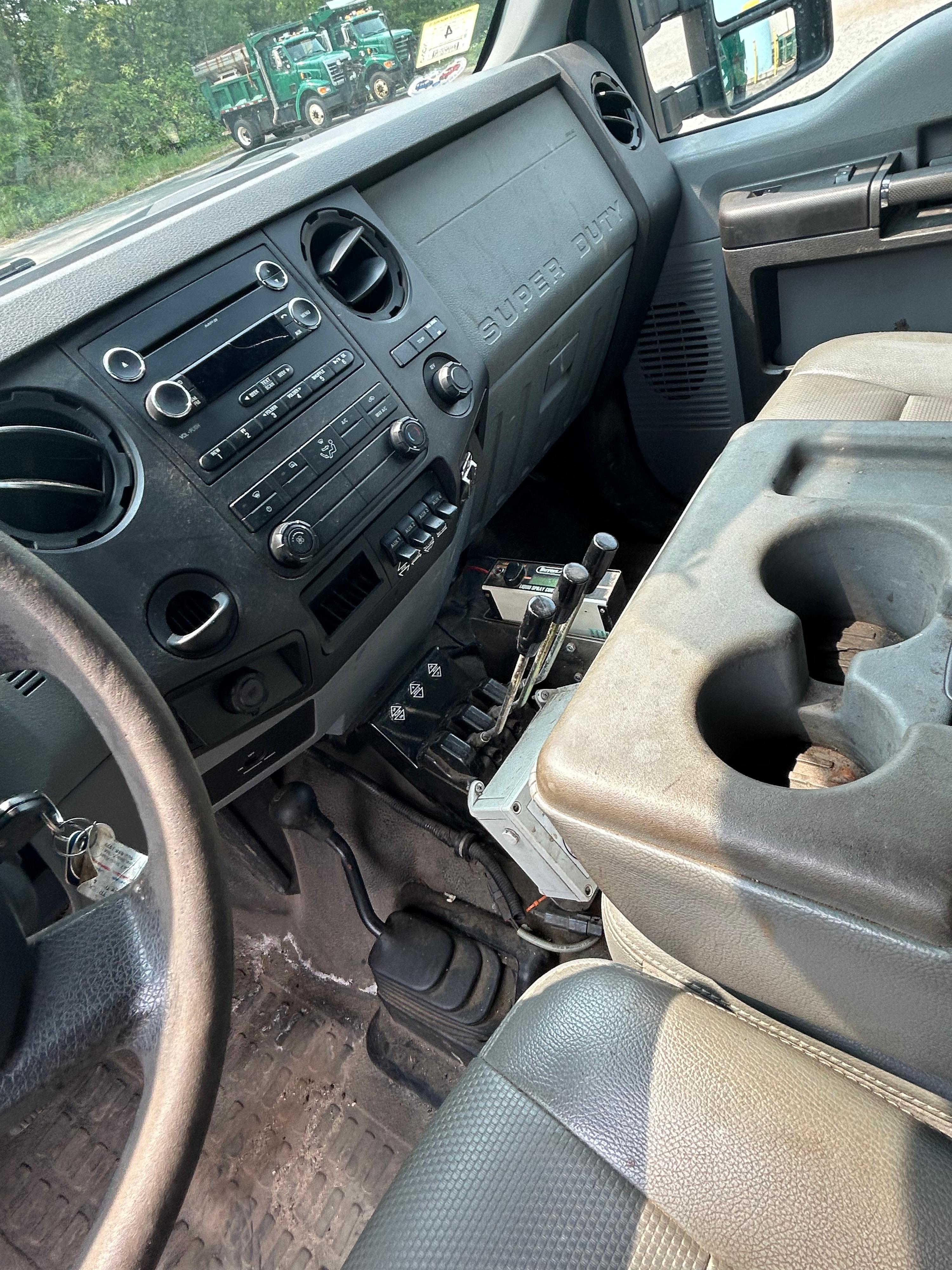2012 Ford F-550 6.7L 4x4 Spreader - image 18
