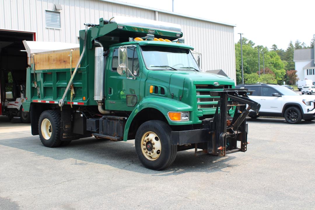 2000 Sterling L70 8YD Monroe Spreader