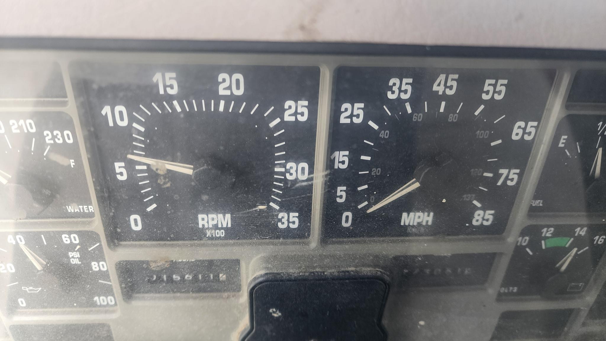 1996 International 4700 Dump Truck - image 5