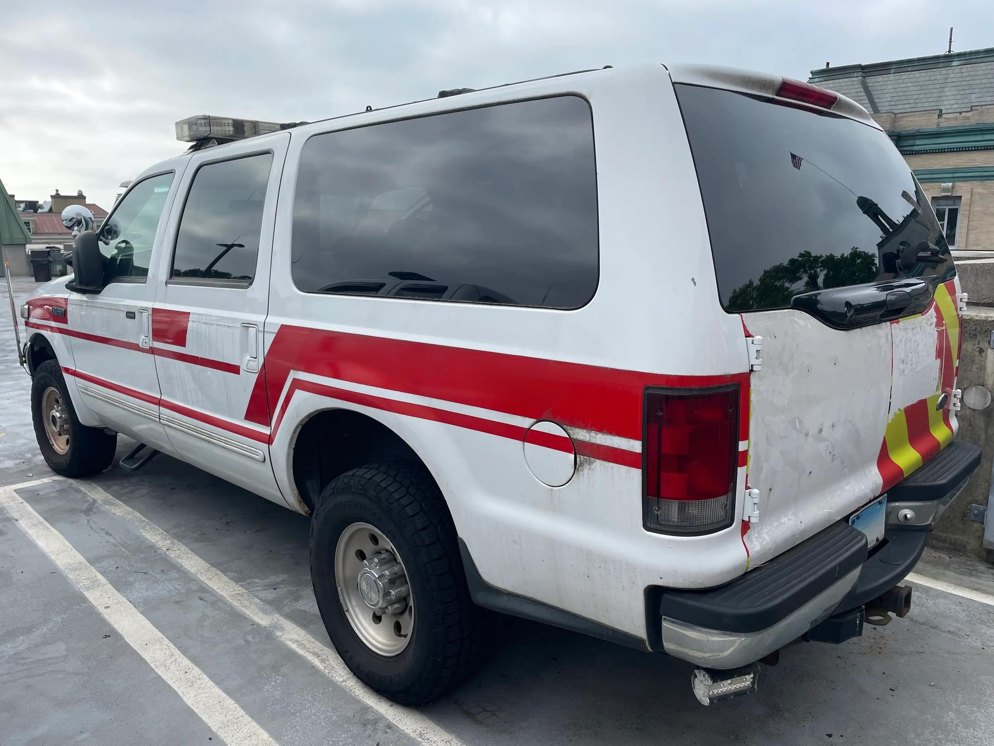Command/Utility Truck - image 4