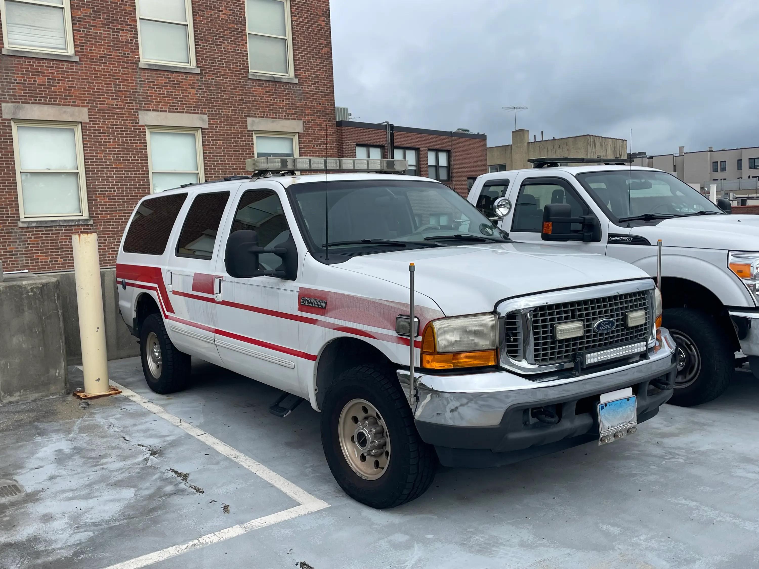 Command/Utility Truck - image 2