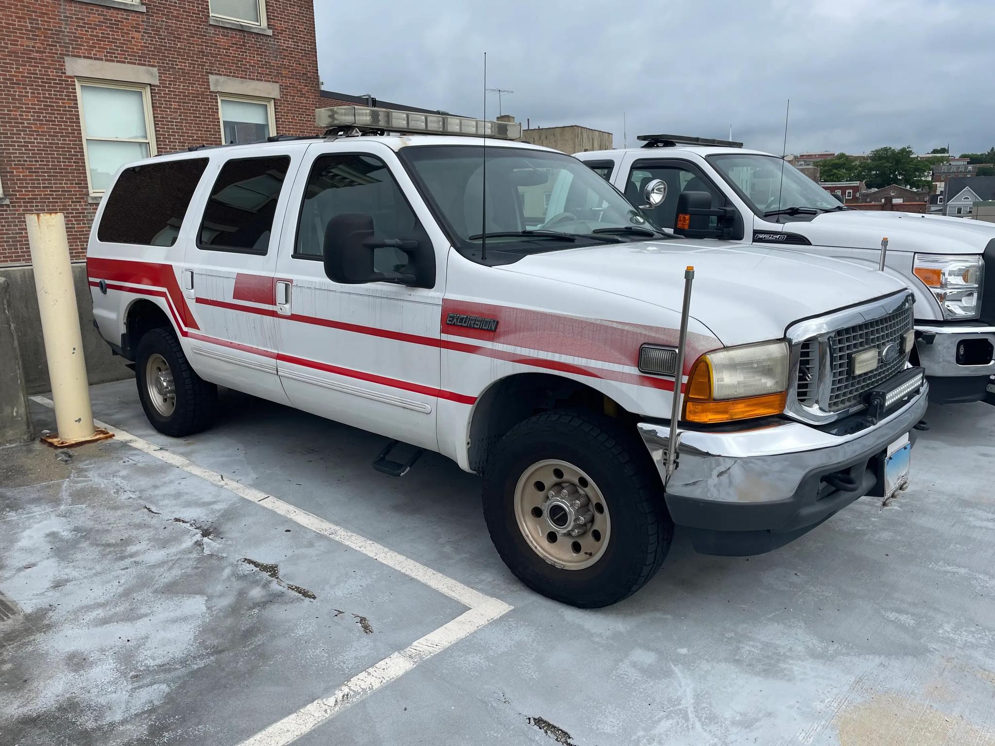 Command/Utility Truck - image 5