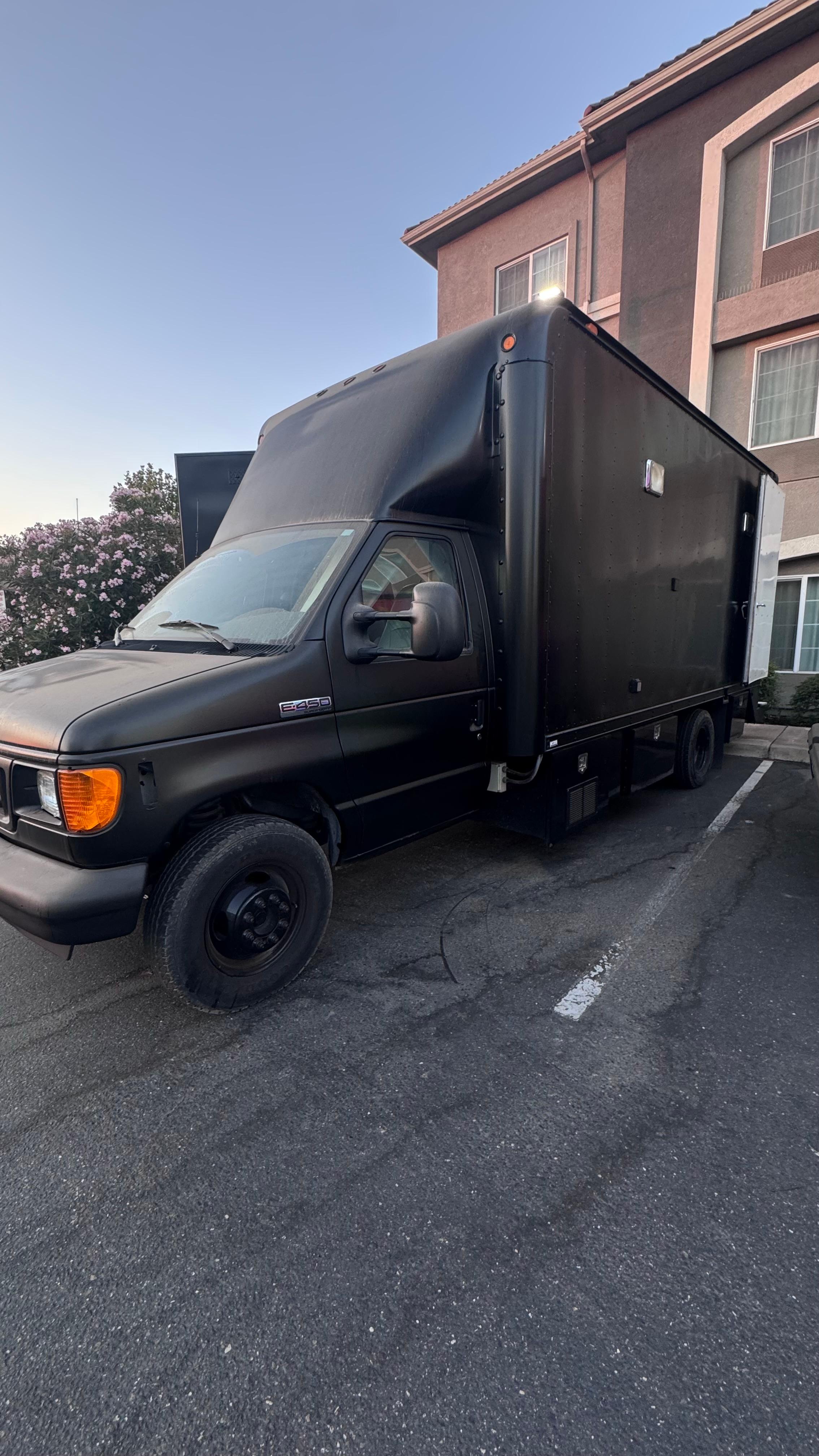 Updated mobile office swat Vehicle - image 6