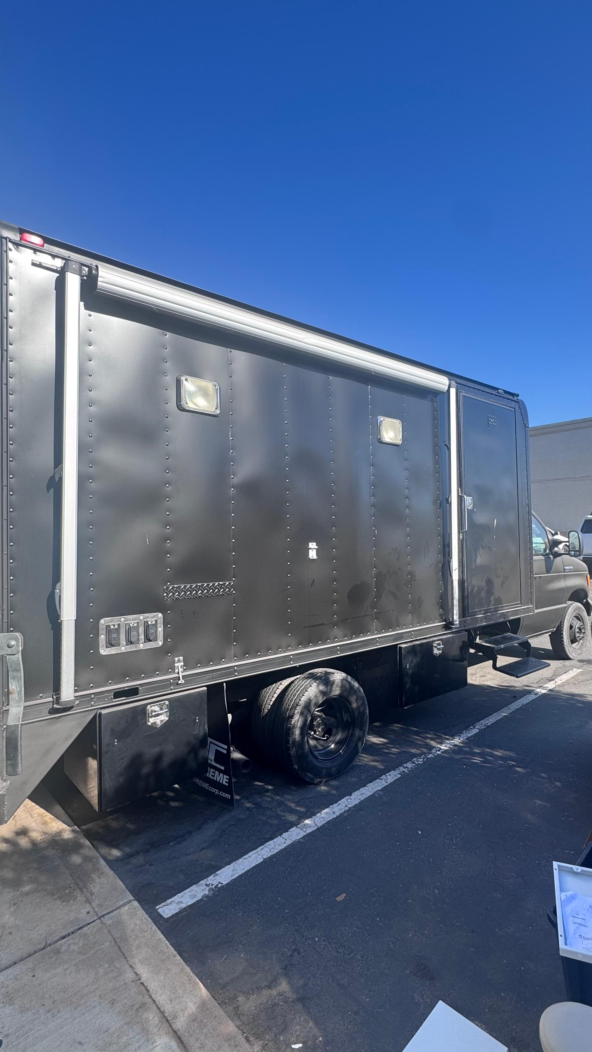 Updated mobile office swat Vehicle - image 1