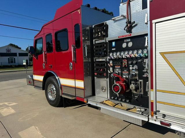 2014 Rosenbauer Pumper Tanker - image 4