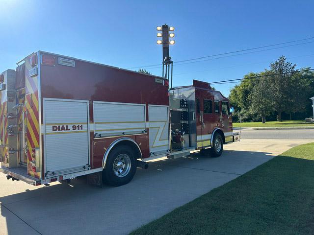 2014 Rosenbauer Pumper Tanker - image 3