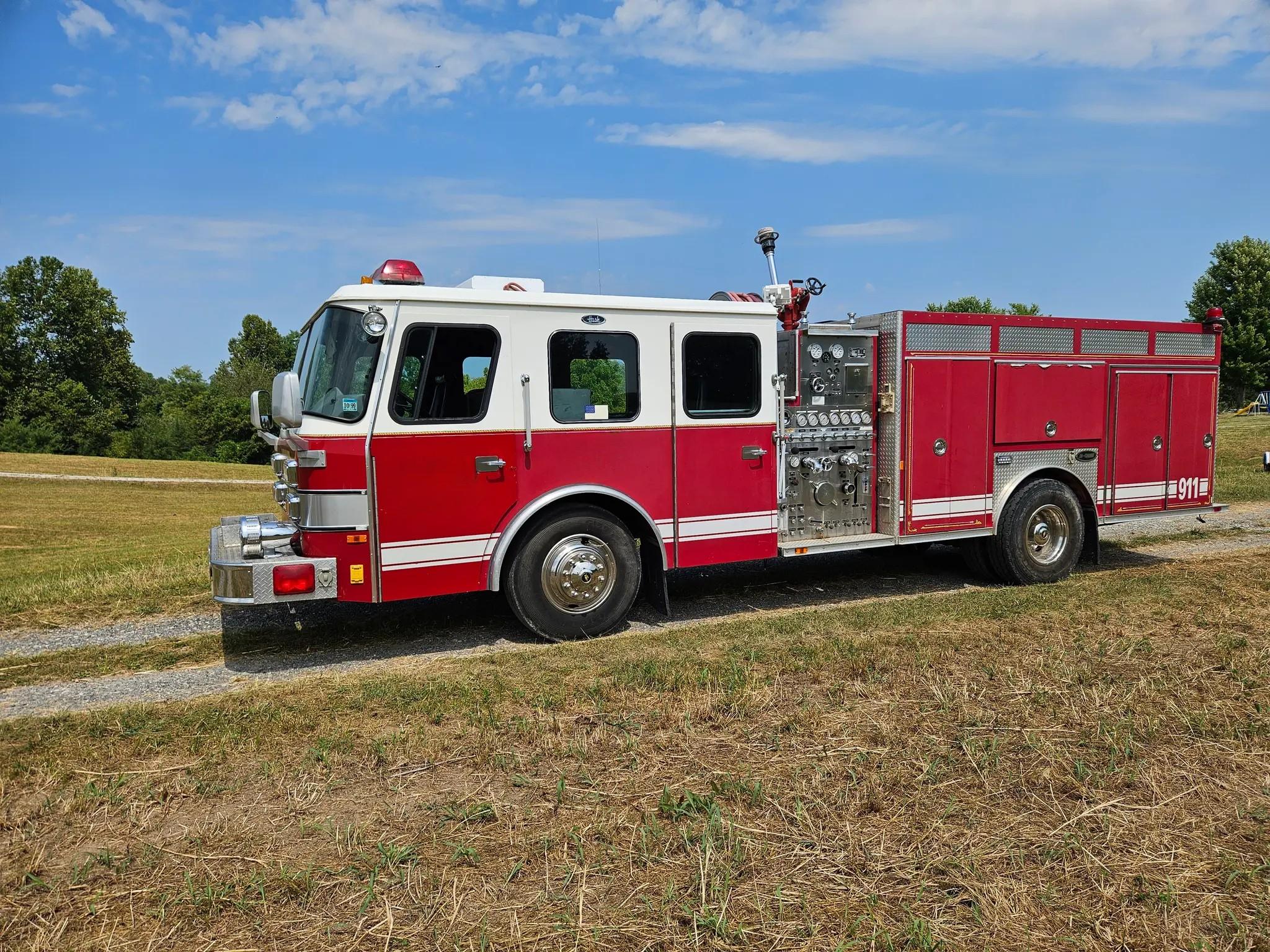 1993 E-One Hush Rescue Pumper - image 2