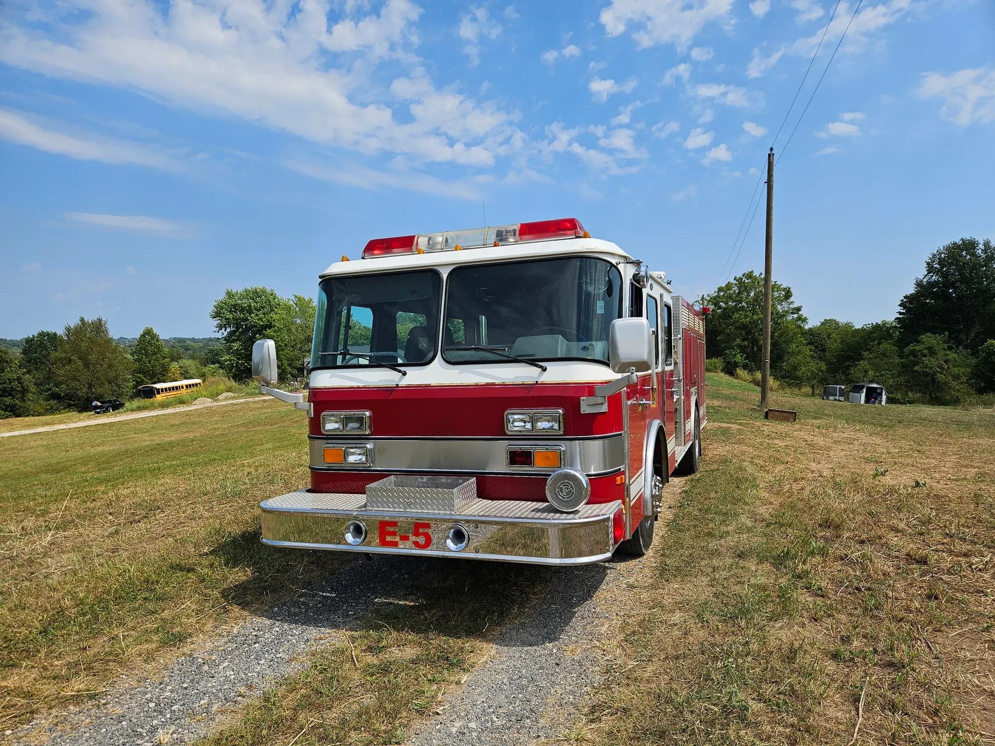 1993 E-One Hush Rescue Pumper - image 1