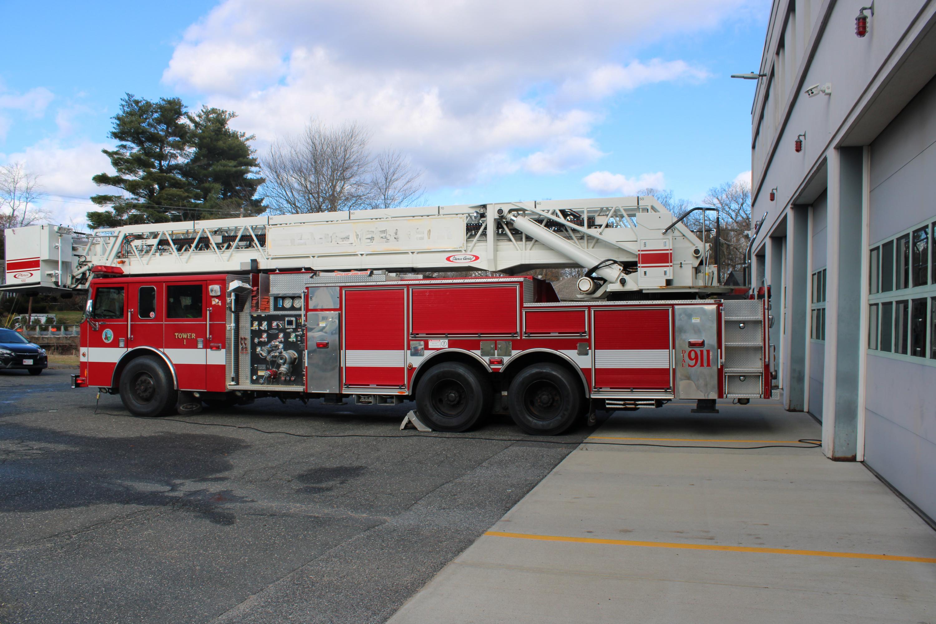 2002 Pierce Dash 100' Quint - image 4