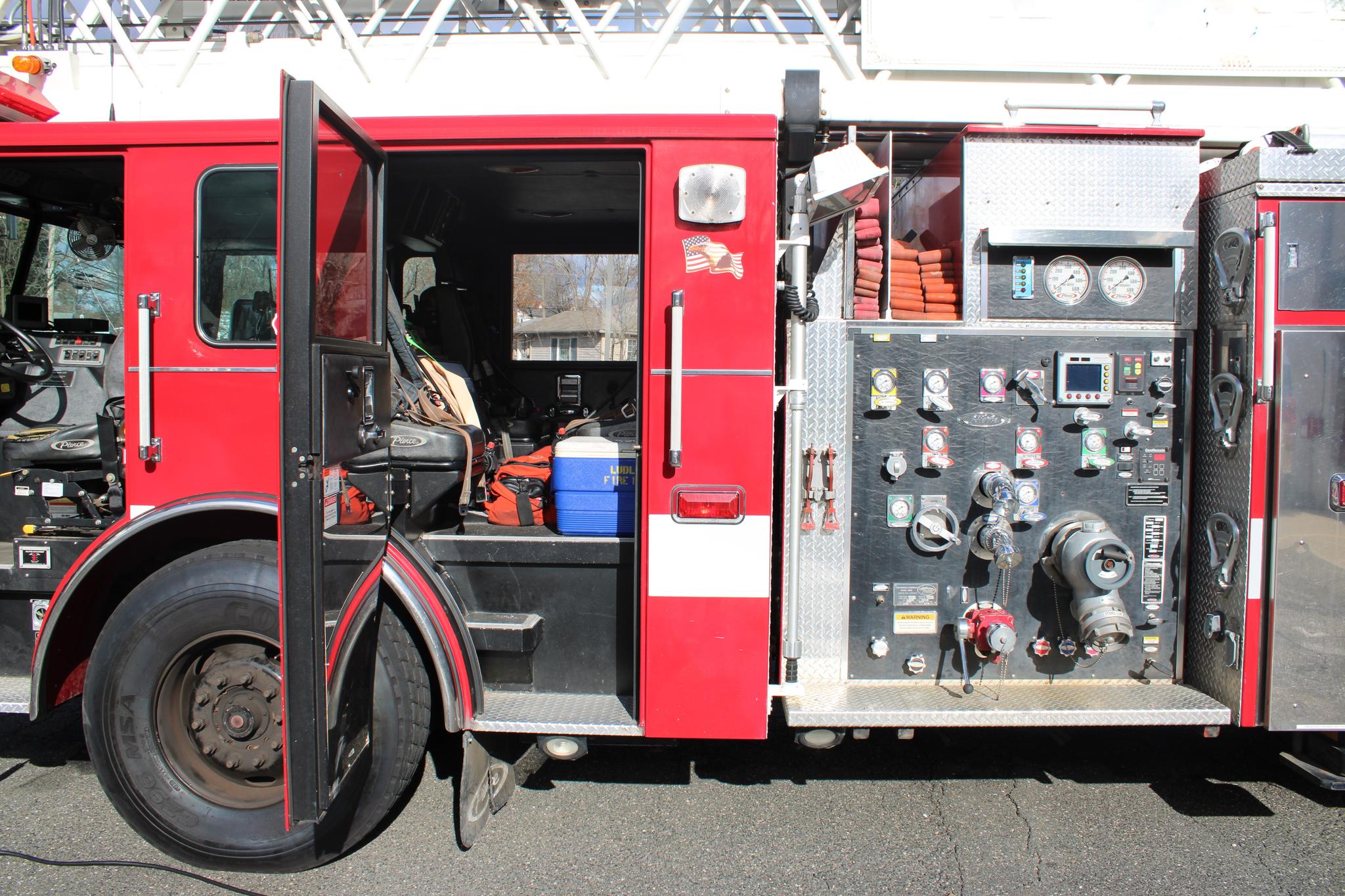 2002 Pierce Dash 100' Quint - image 3