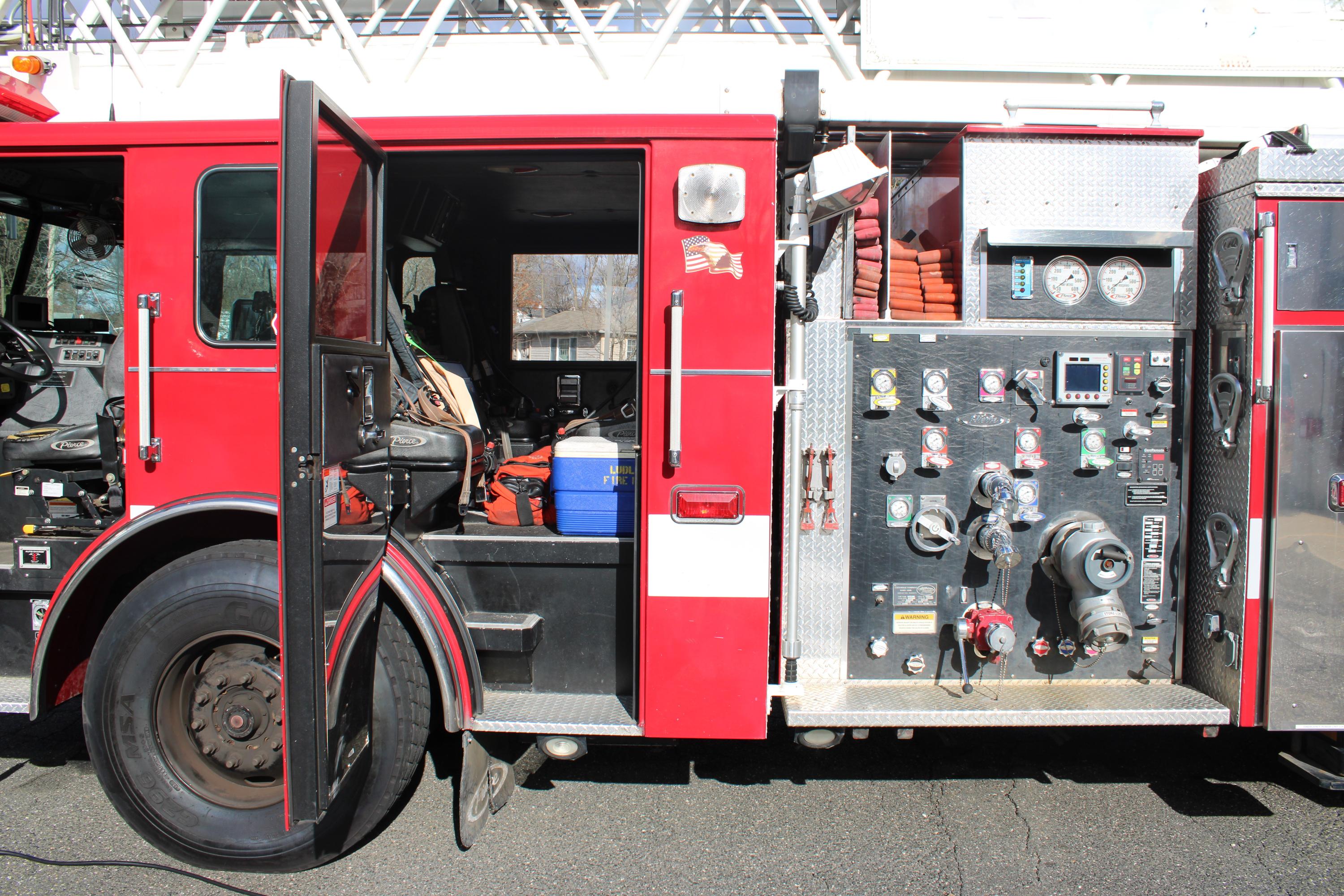 2002 Pierce Dash 100' Quint - image 3