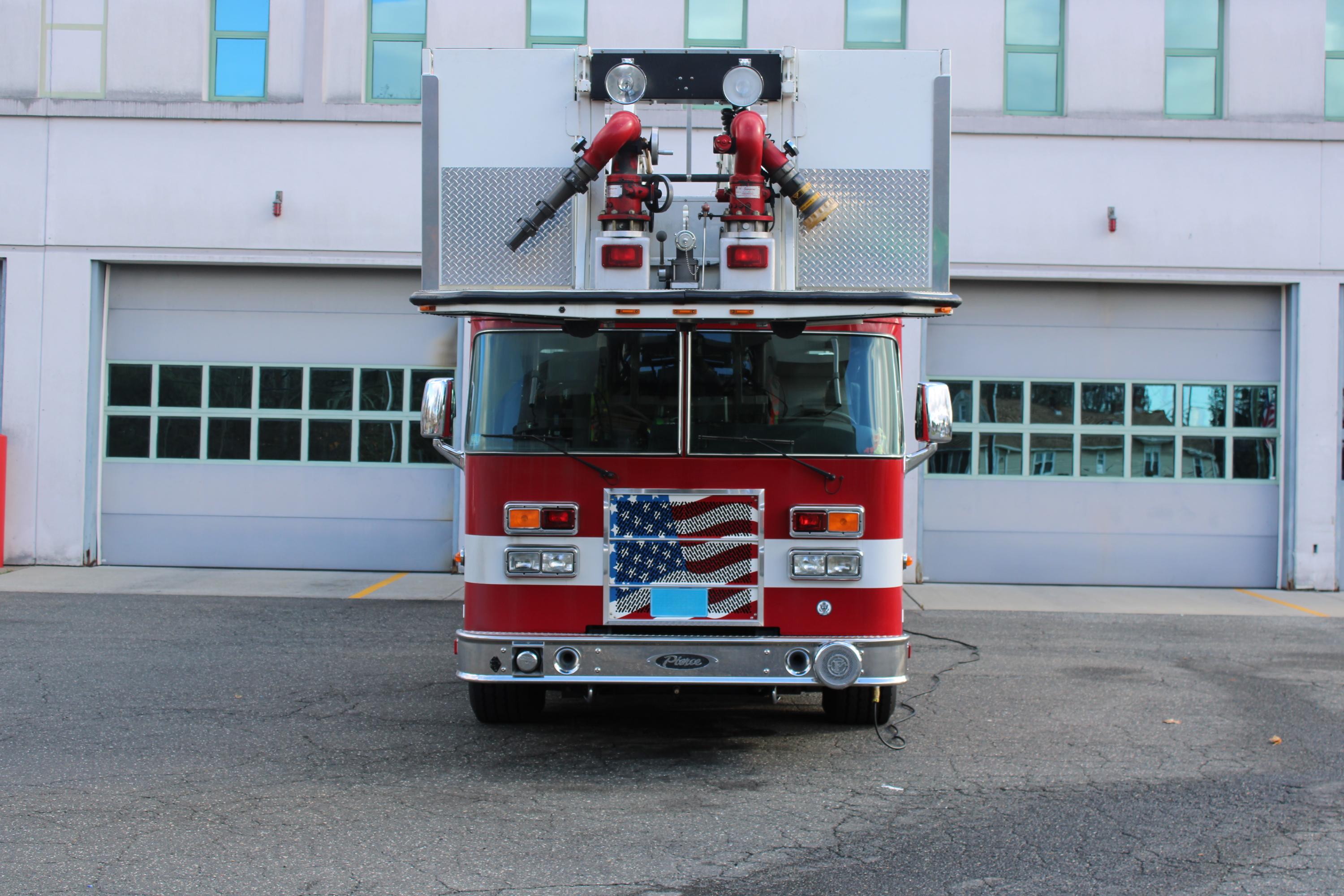 2002 Pierce Dash 100' Quint - image 2