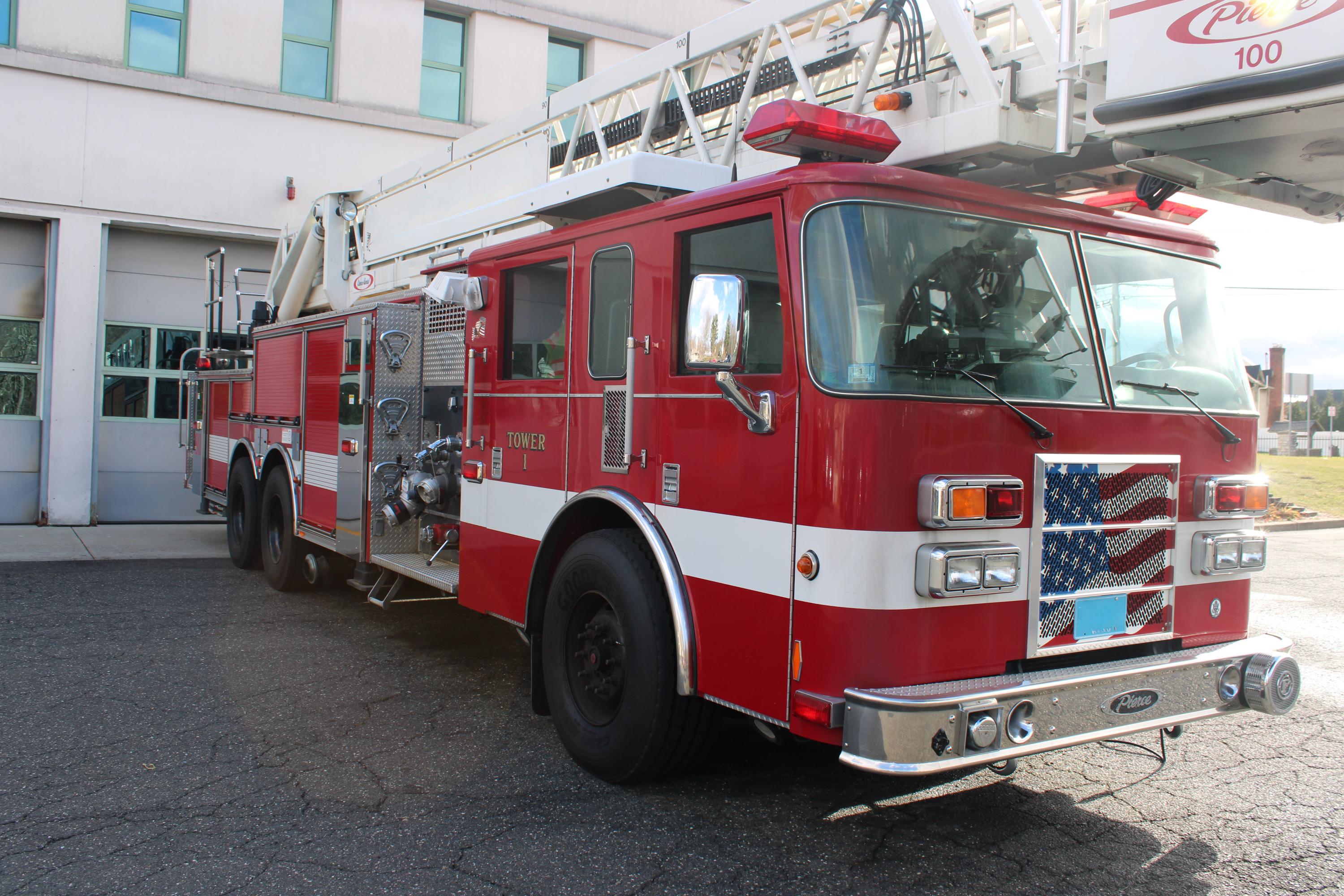 2002 Pierce Dash 100' Quint - image 5