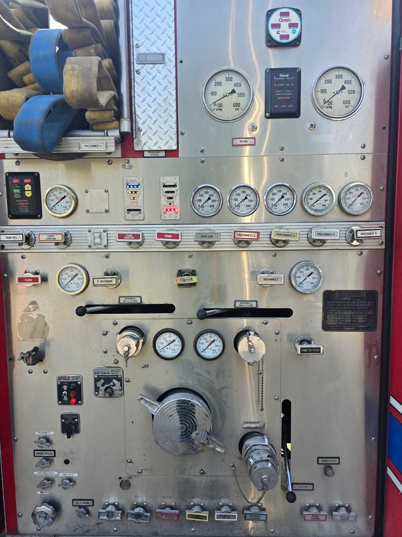 2004 E-One Cyclone Pumper — photo 7