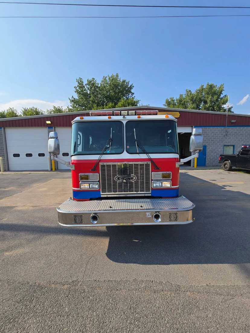 2004 E-One Cyclone Pumper — photo 2