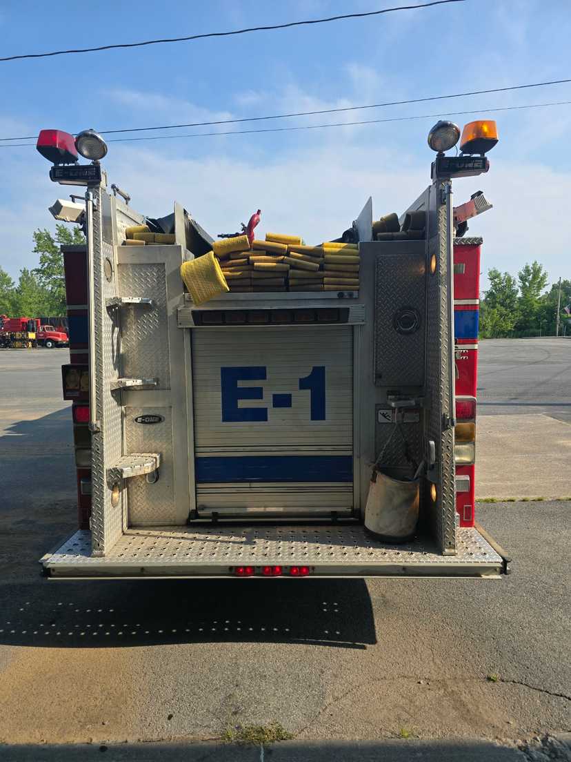 2004 E-One Cyclone Pumper — photo 6