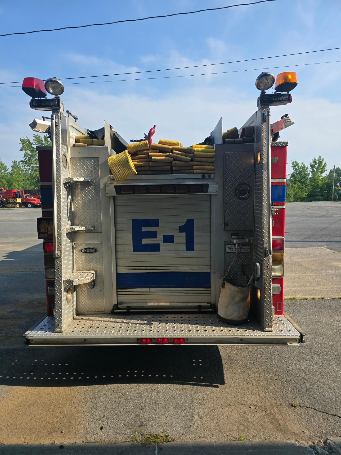 2004 E-One Cyclone Pumper - image 6