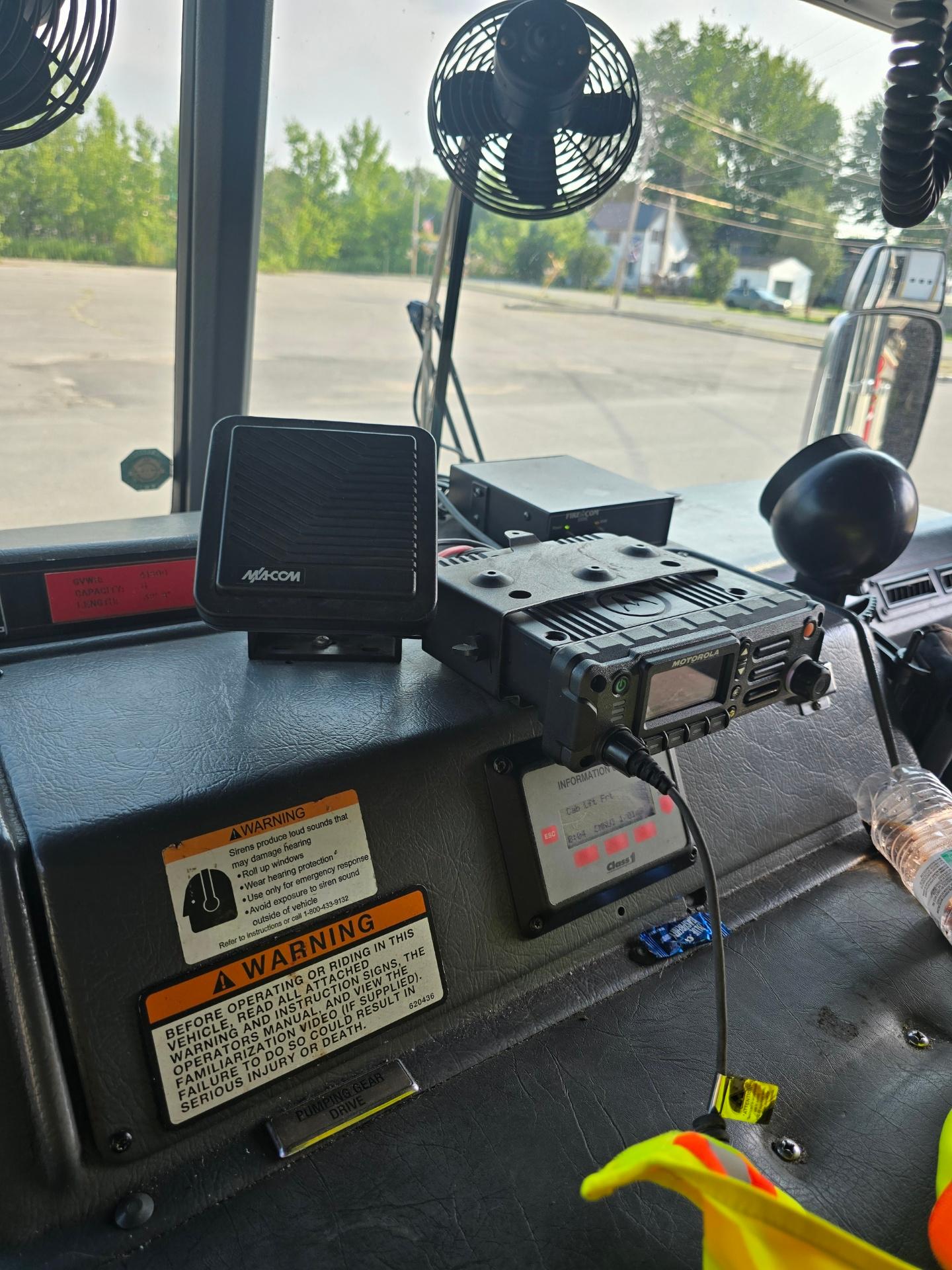 2004 E-One Cyclone Pumper - image 11