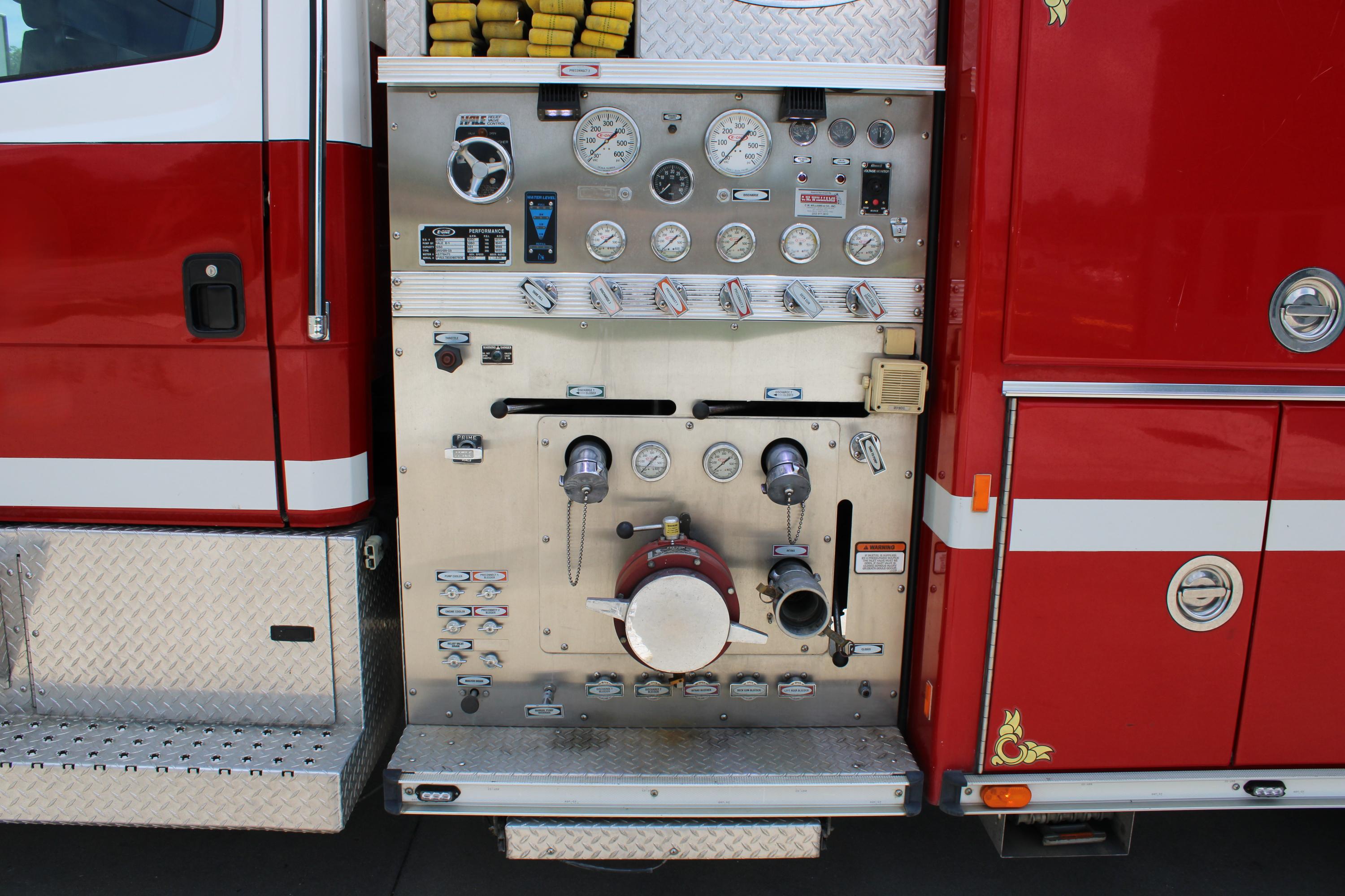 1999 Freightliner FL80/E-One Engine - image 9