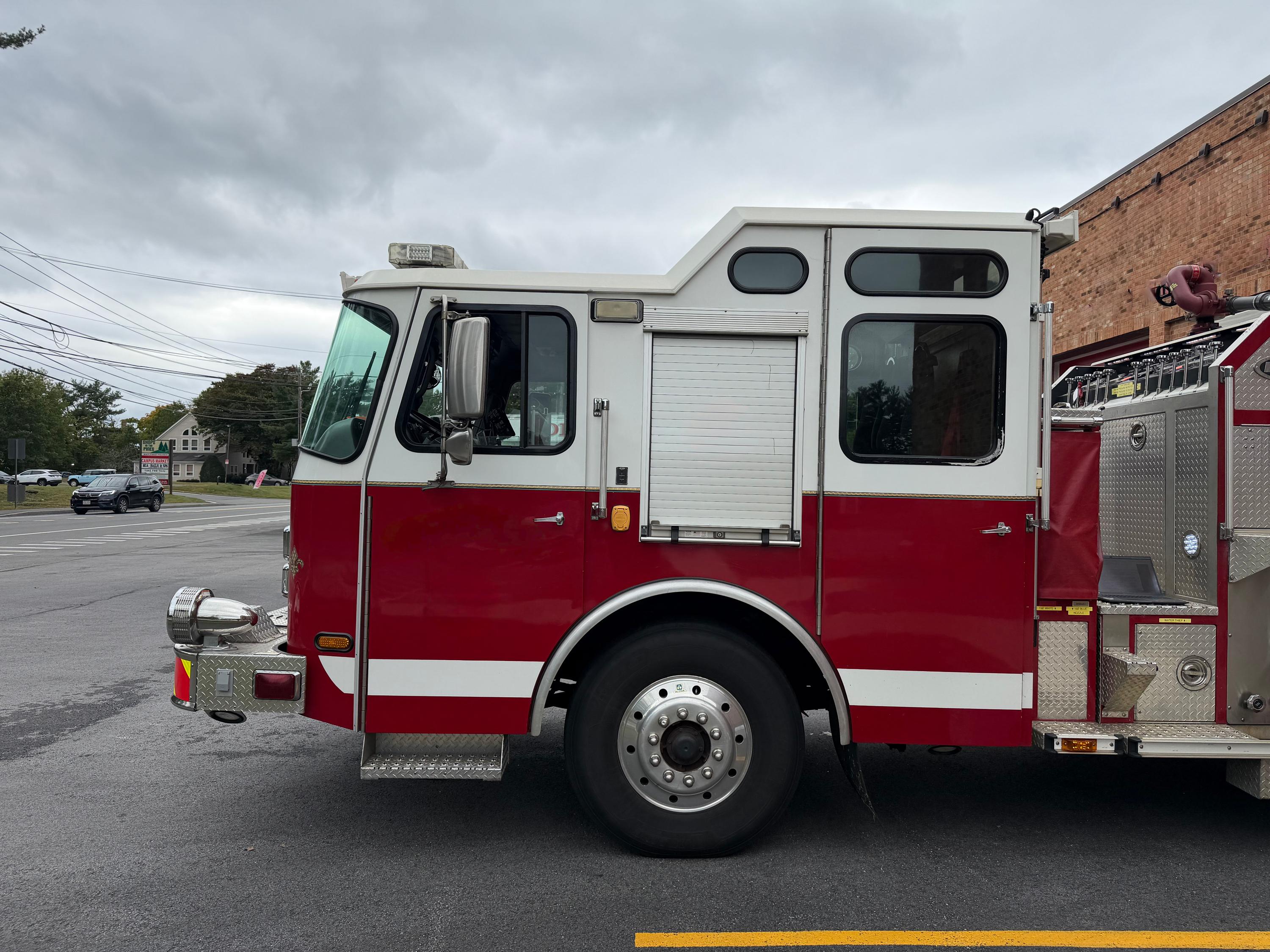 2005 E-One Cyclone II Pumper - image 6