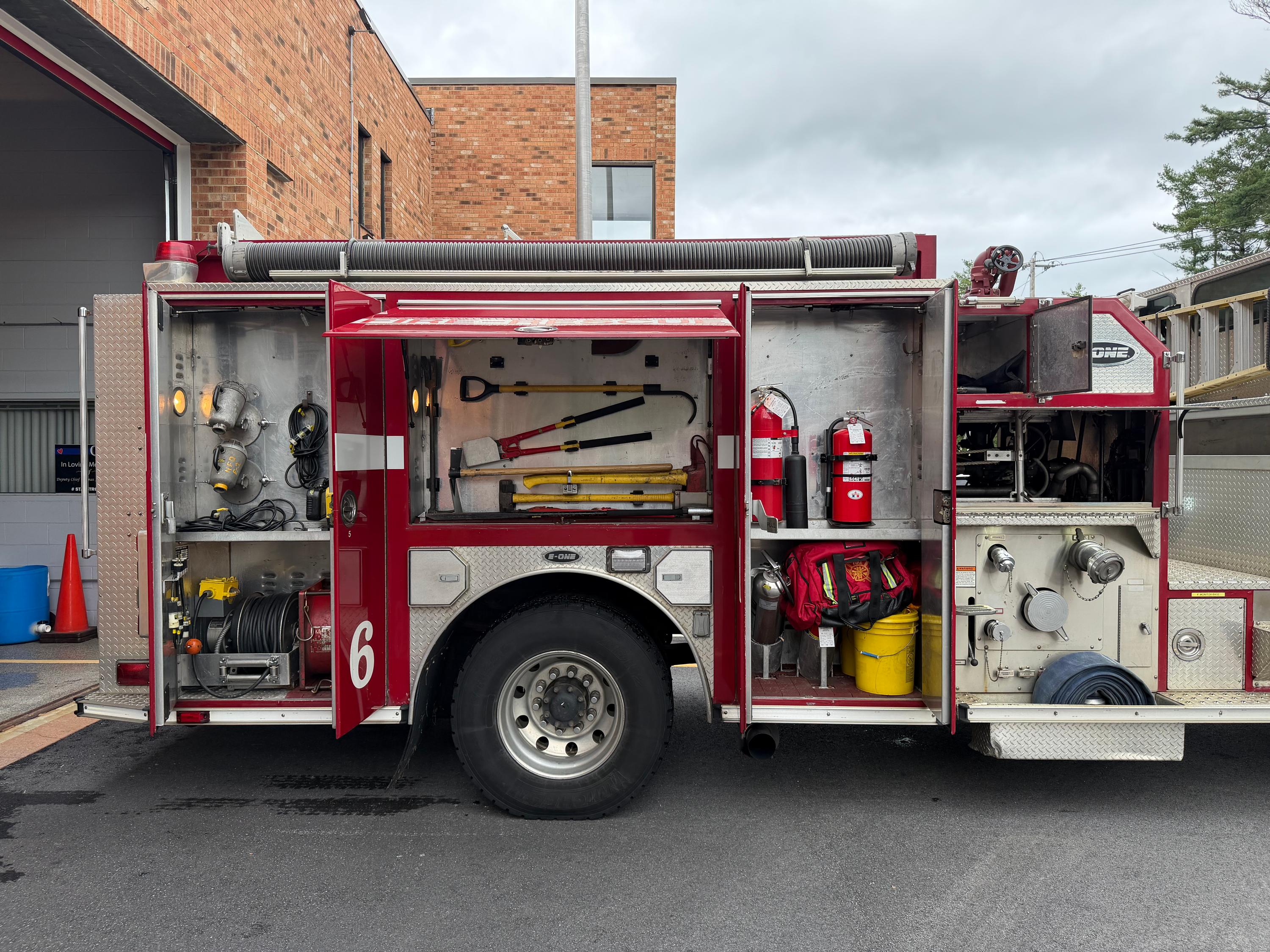 2005 E-One Cyclone II Pumper - image 8