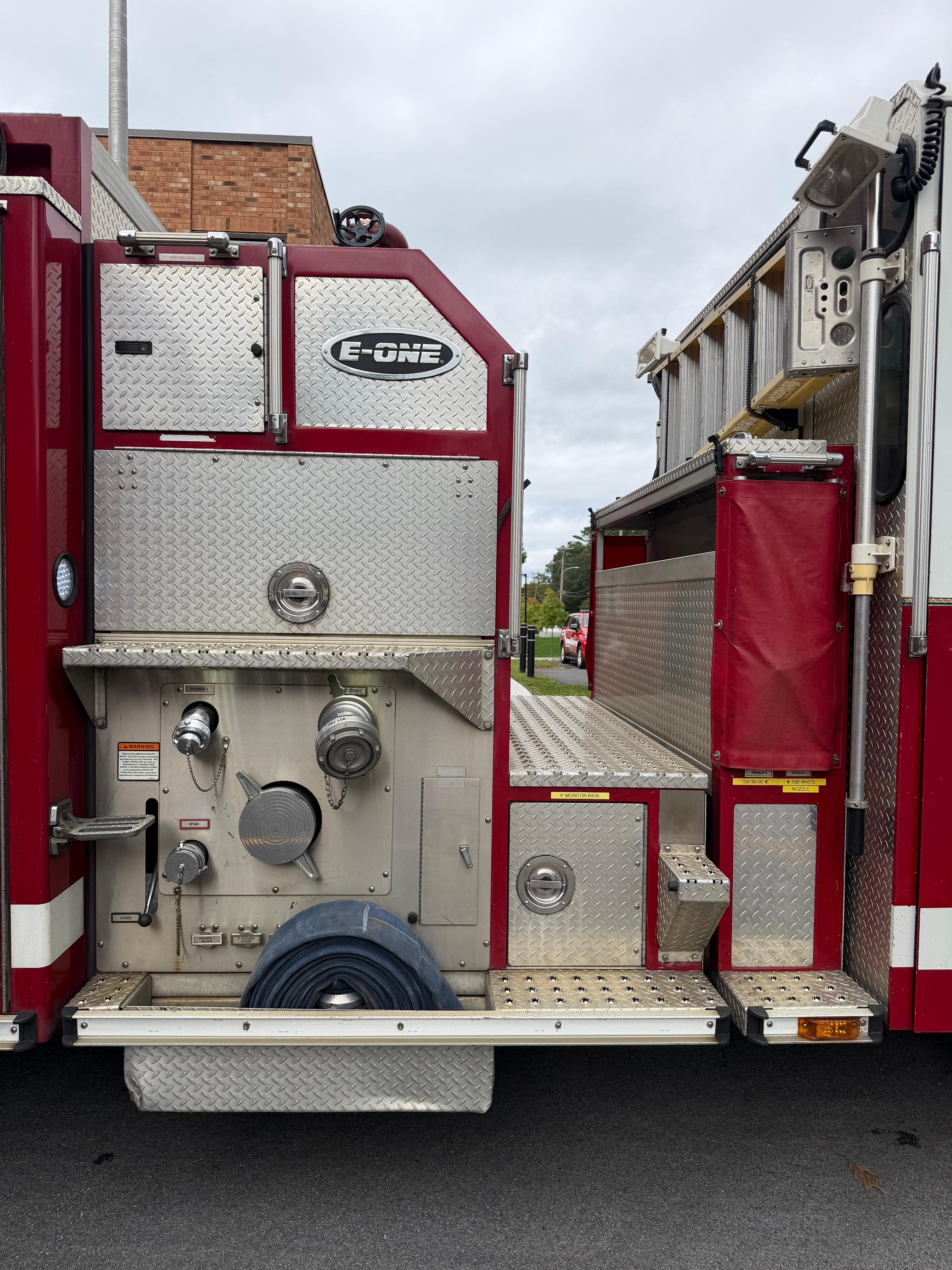 2005 E-One Cyclone II Pumper - image 26