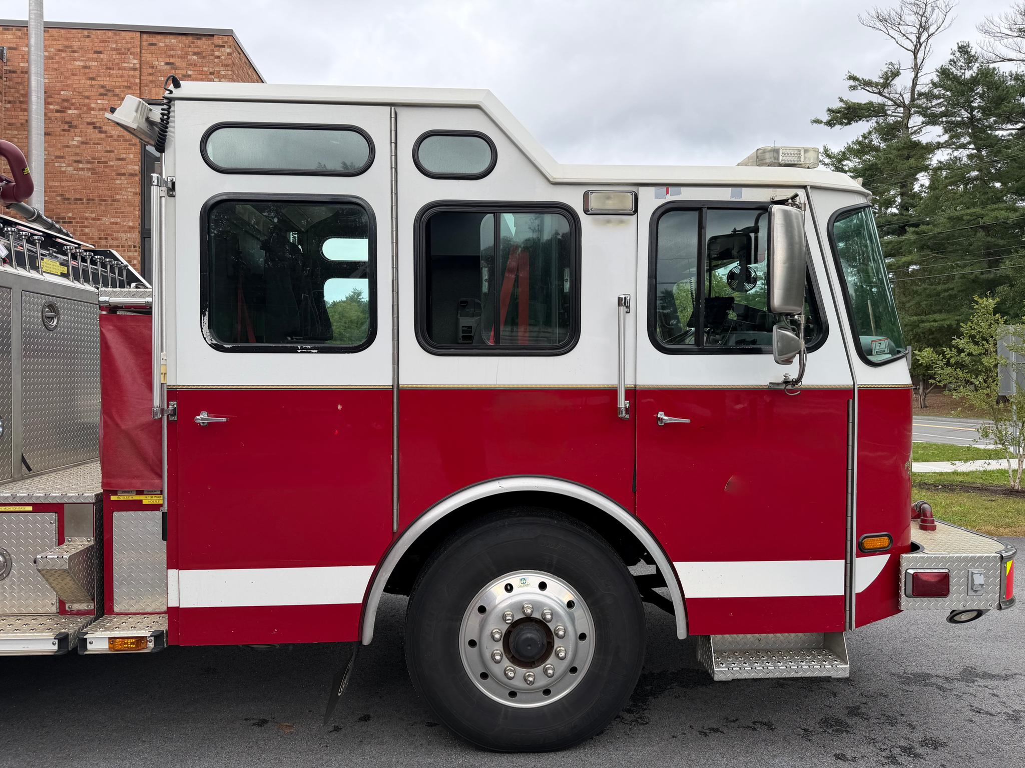 2005 E-One Cyclone II Pumper - image 4